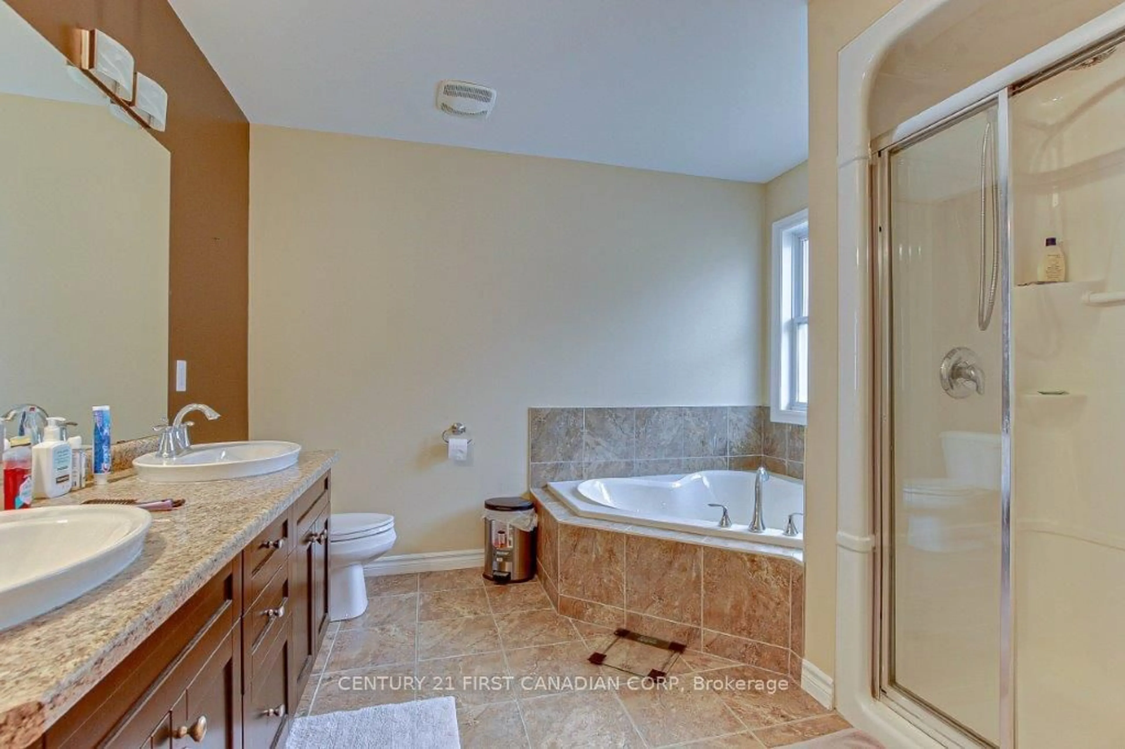 Bathroom, ceramic floors for 812 REEVES Ave, London Ontario N6G 5K3