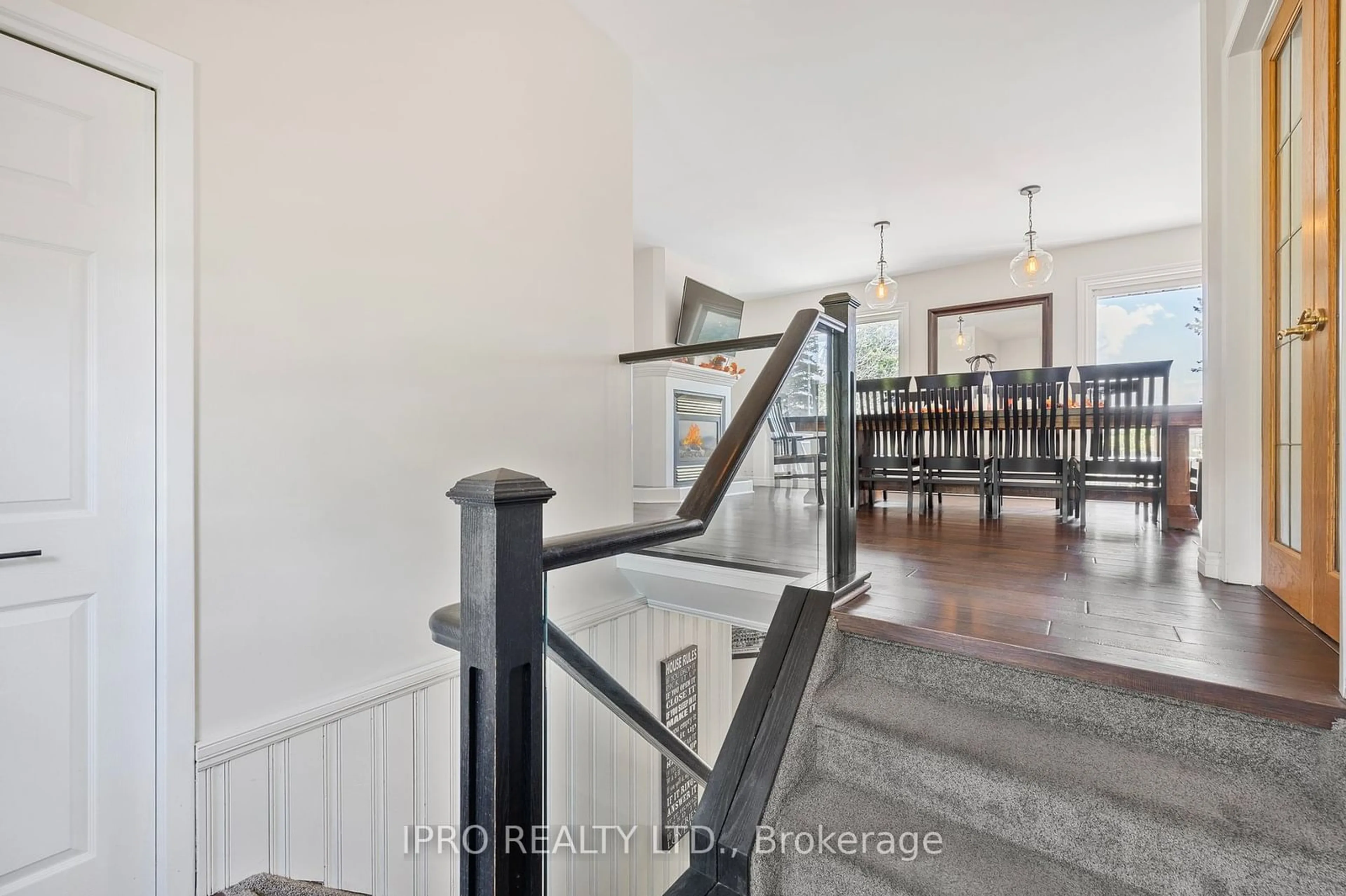 Indoor foyer, wood floors for 246044 County Rd 16 Rd, Mono Ontario L9W 6K2