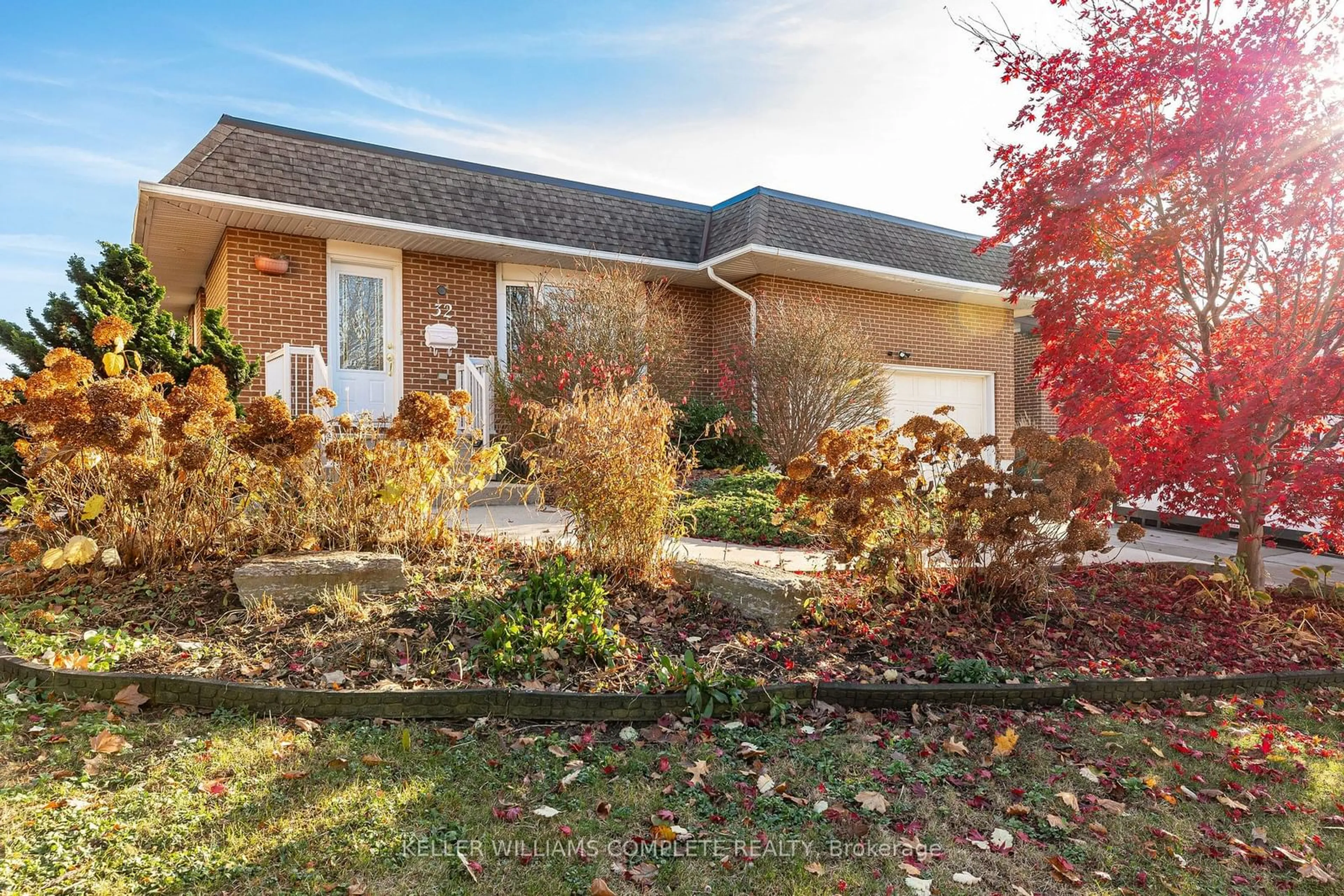 A pic from exterior of the house or condo, the street view for 32 AUDUBON St, Hamilton Ontario L8J 1J7