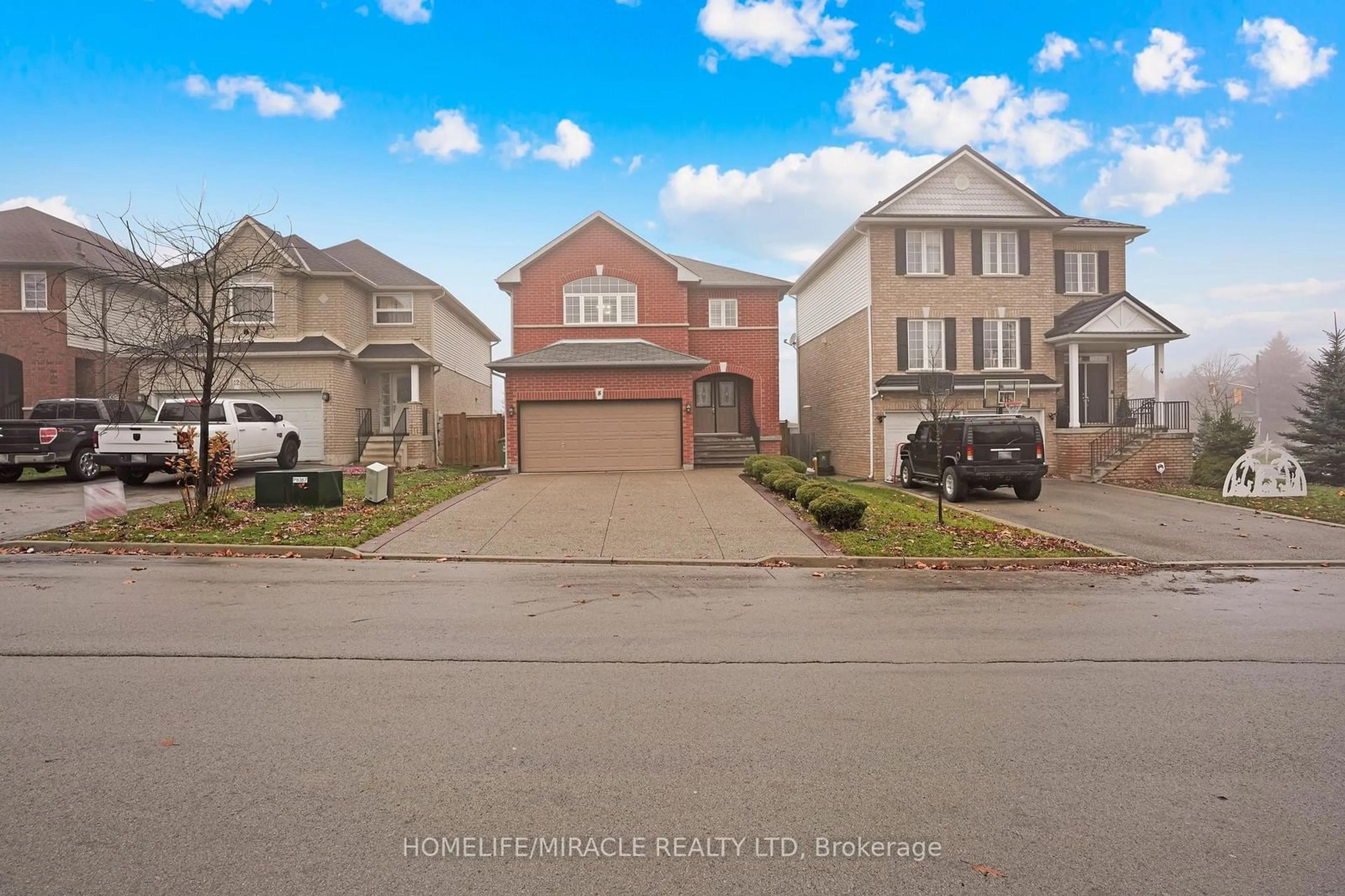 A pic from exterior of the house or condo, the street view for 8 Meadow Wood Cres, Hamilton Ontario L8J 3Z8