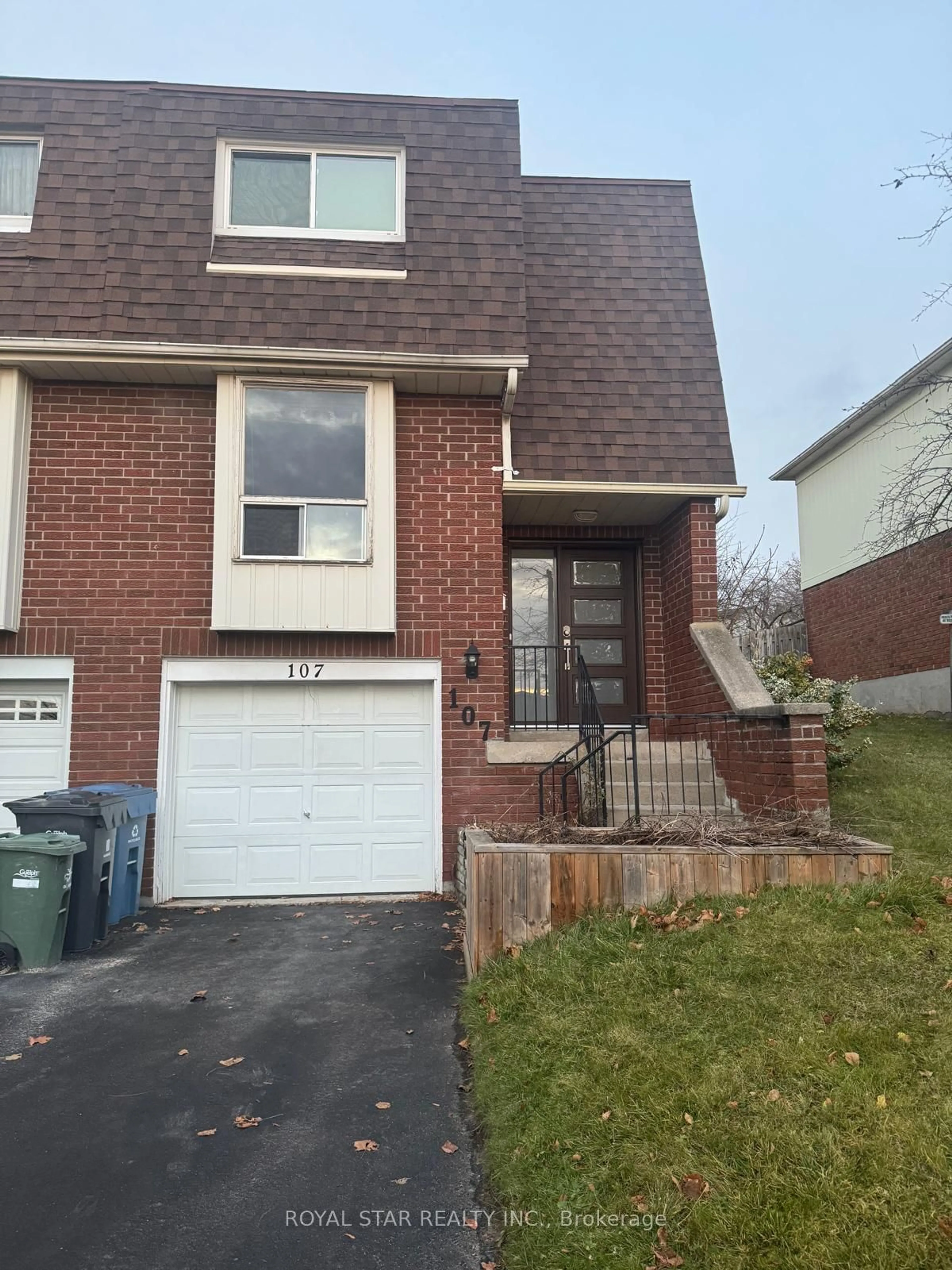 A pic from exterior of the house or condo, cottage for 107 Dovercliffe Rd #28, Guelph Ontario N1G 3A5