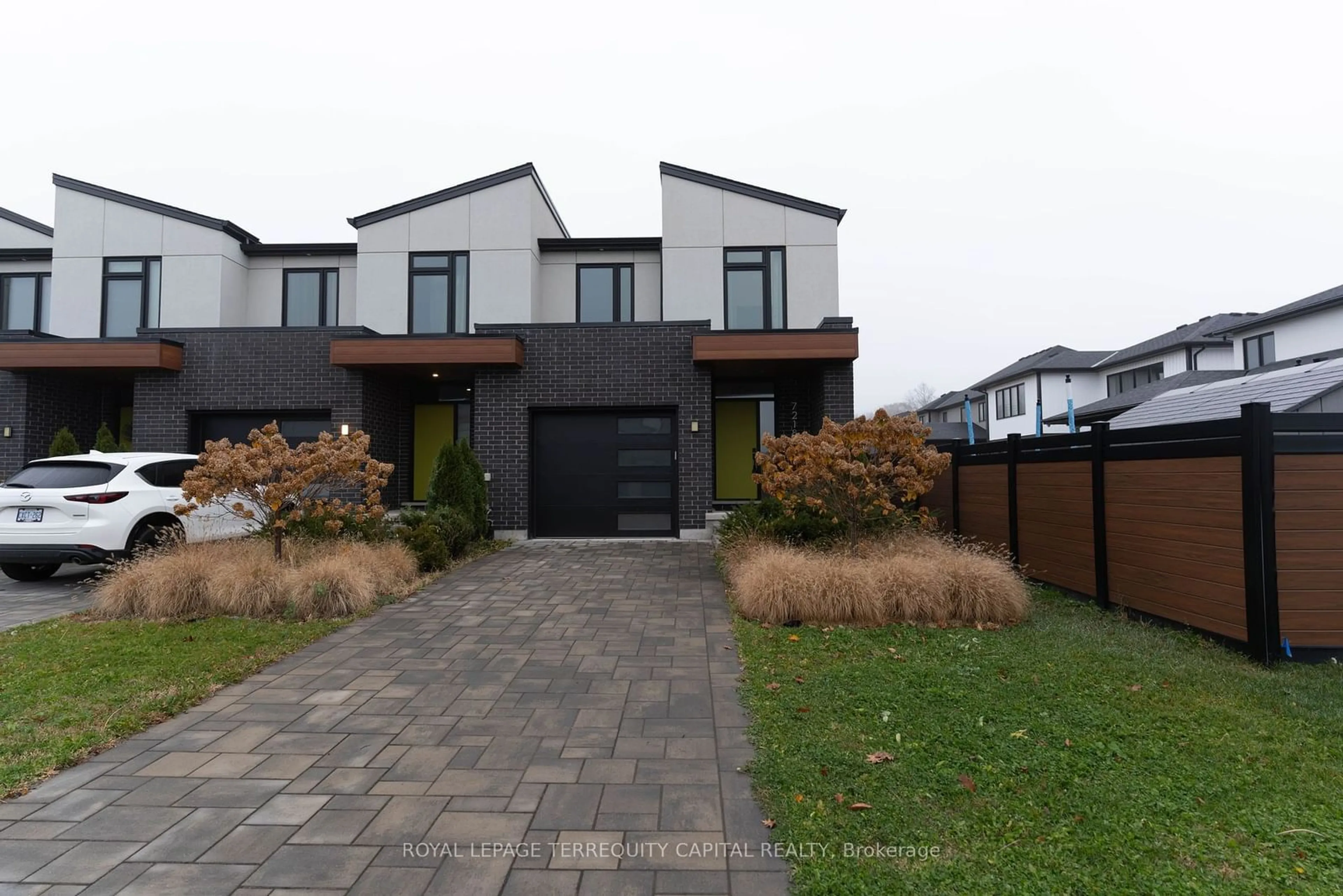 Frontside or backside of a home, the street view for 7218 Parsa St, Niagara Falls Ontario L2H 3T1