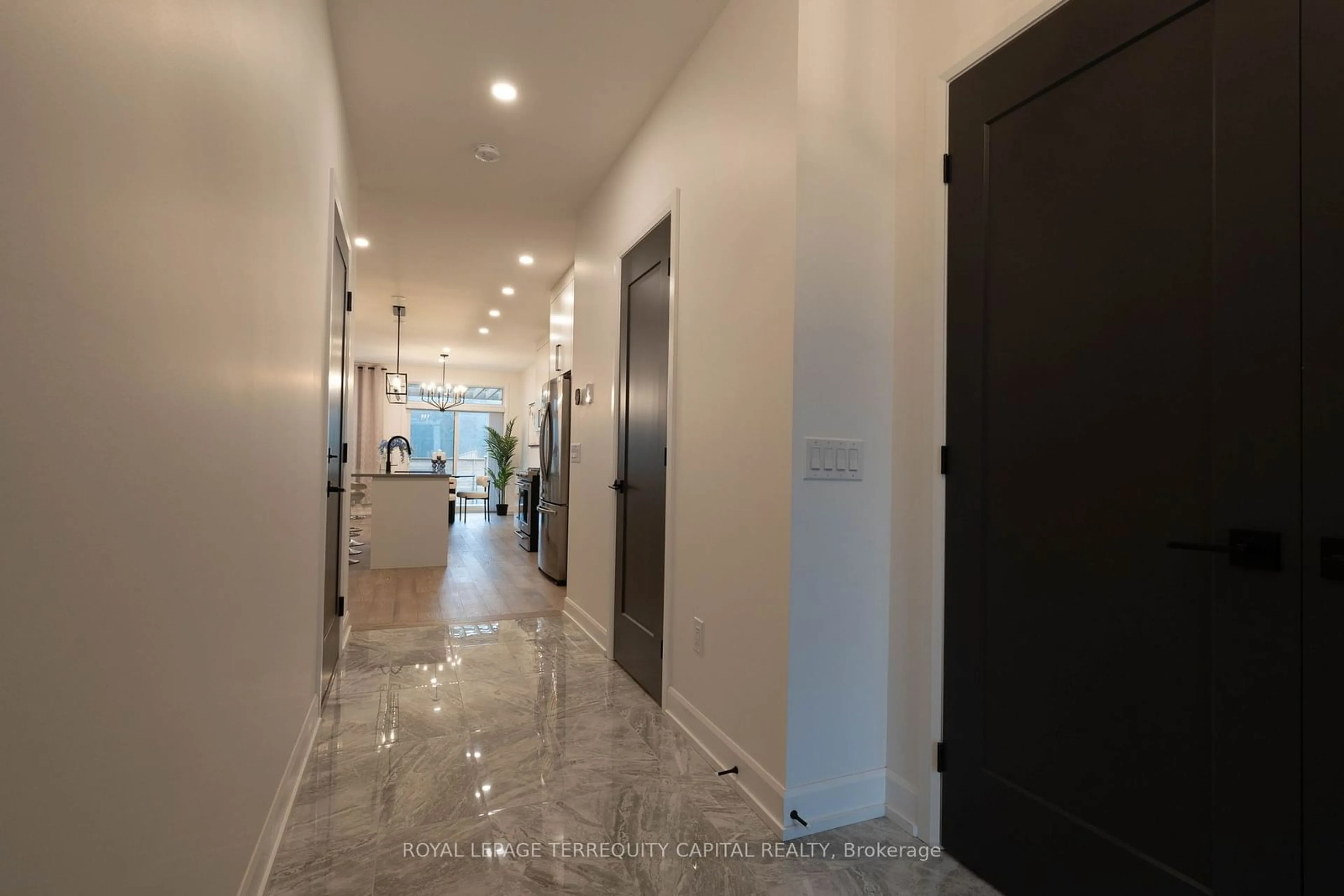 Indoor foyer, ceramic floors for 7218 Parsa St, Niagara Falls Ontario L2H 3T1