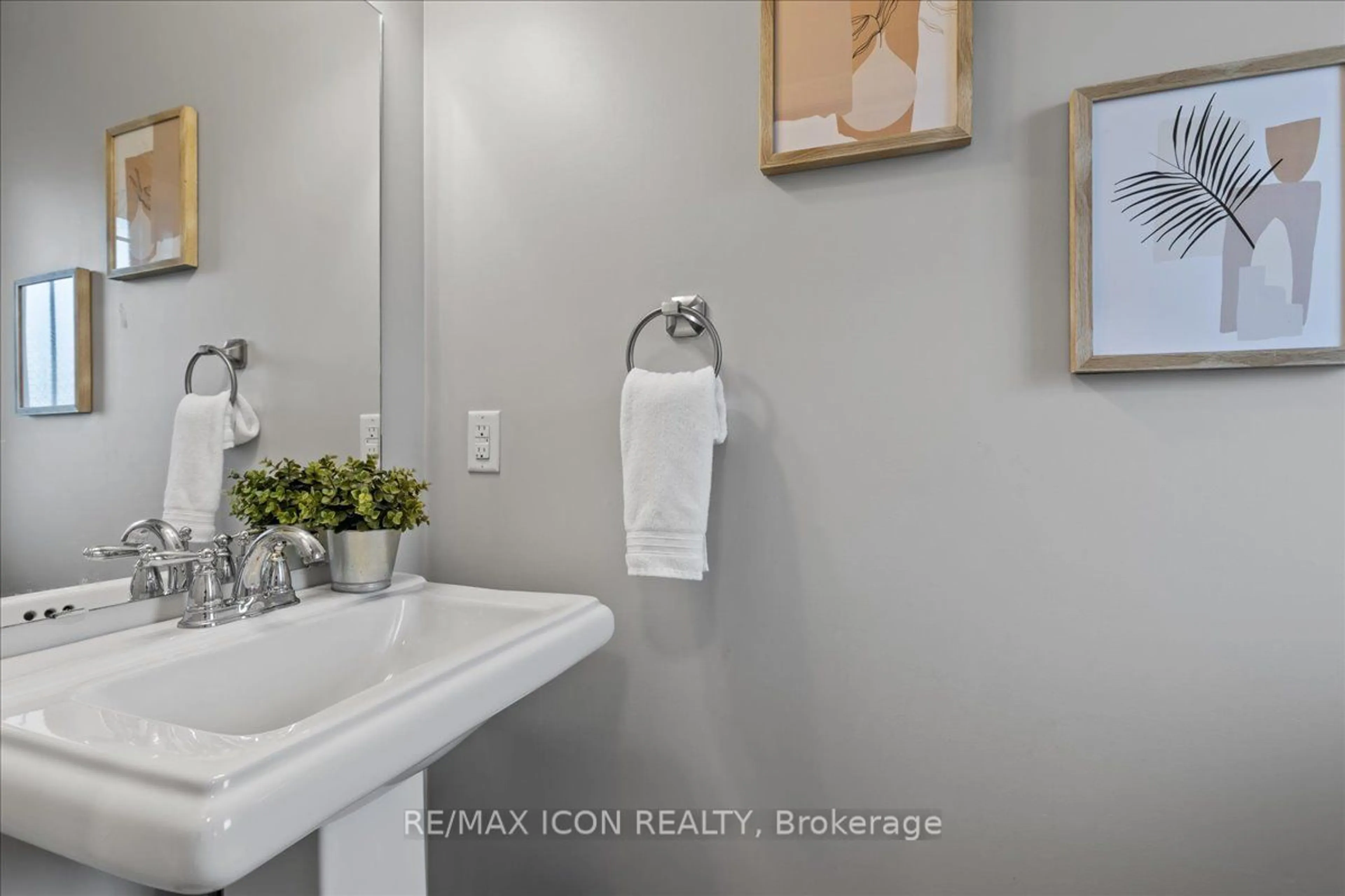 Bathroom for 230 Greenwater Pl, Kitchener Ontario N2R 0G9