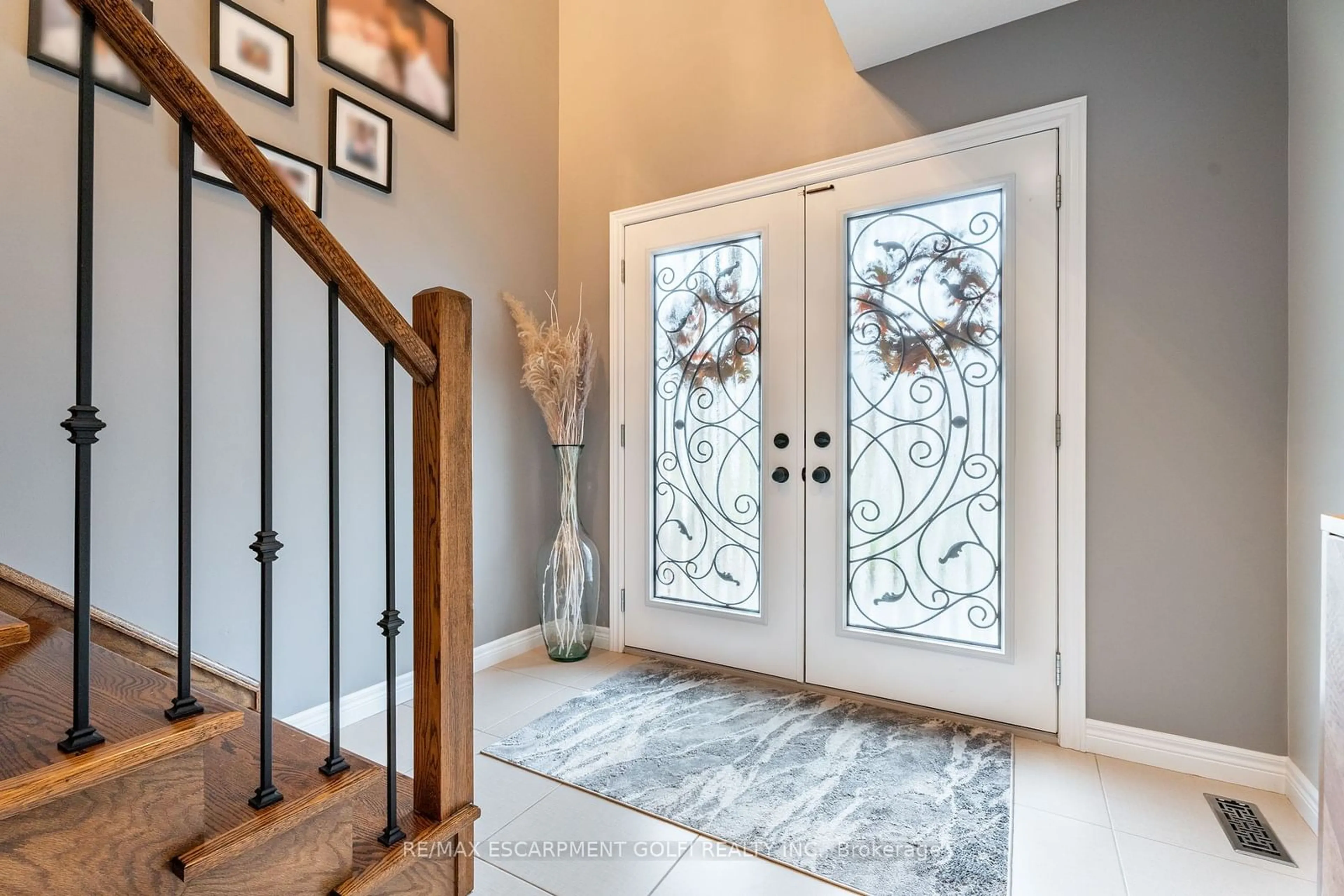 Indoor entryway, wood floors for 49 Desoto Dr, Hamilton Ontario L9A 0A7