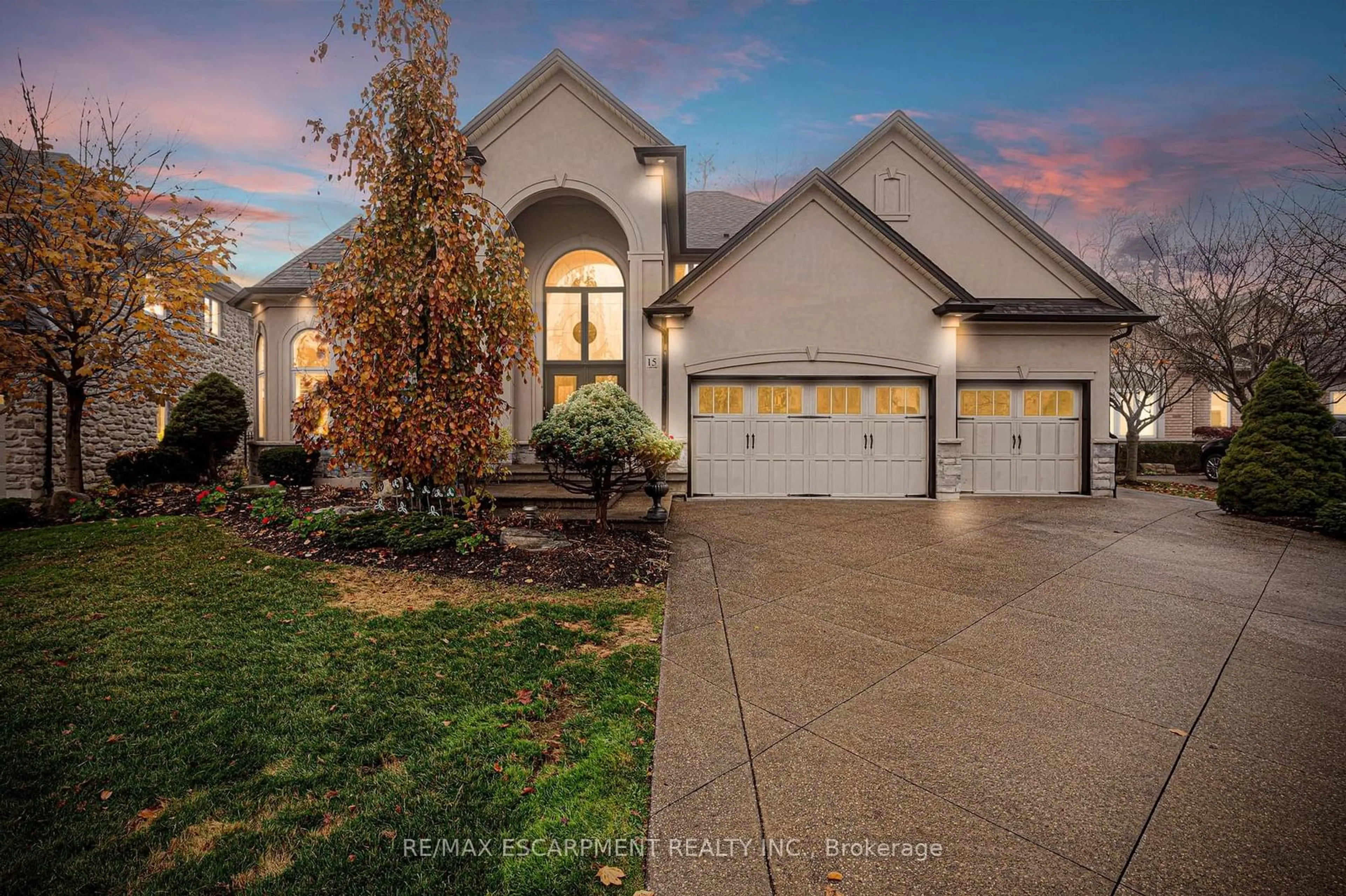 Frontside or backside of a home, the street view for 15 Silver Maple Dr, Hamilton Ontario L9G 0A1