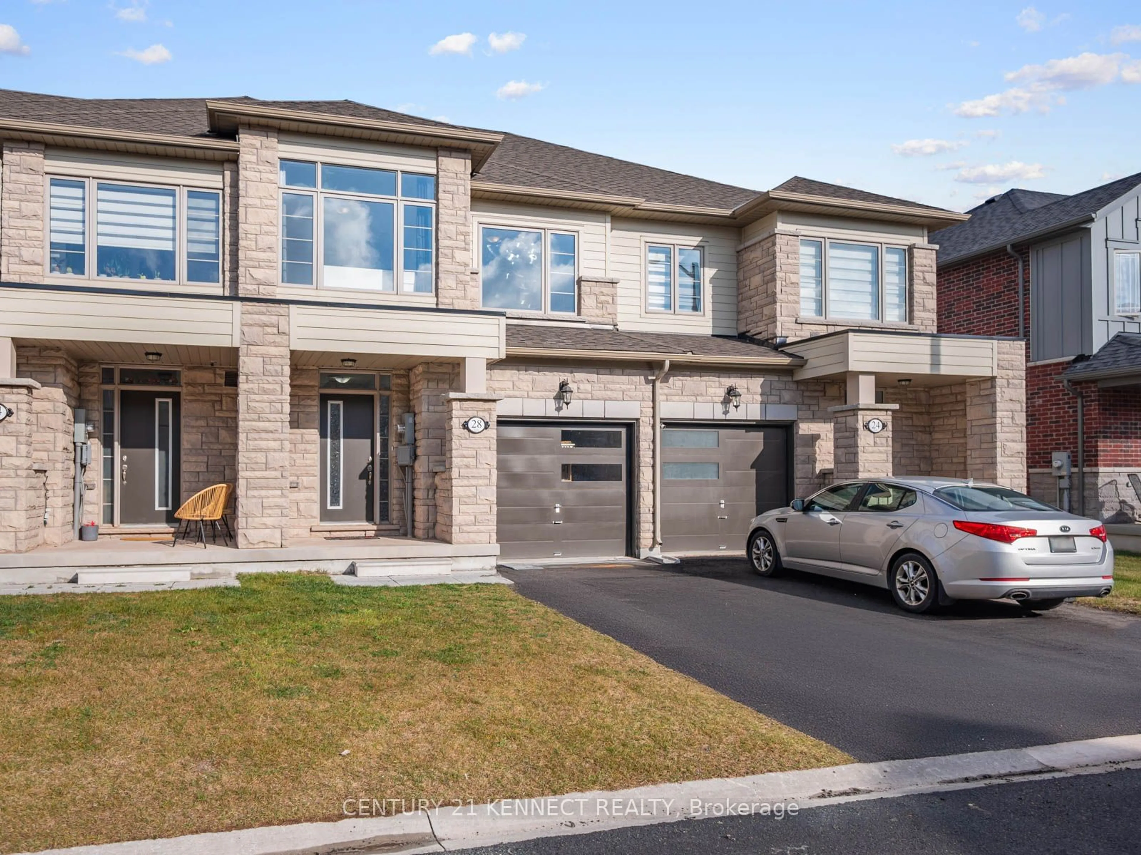 Frontside or backside of a home, the street view for 28 Admiral Rd, Welland Ontario L3B 0H3