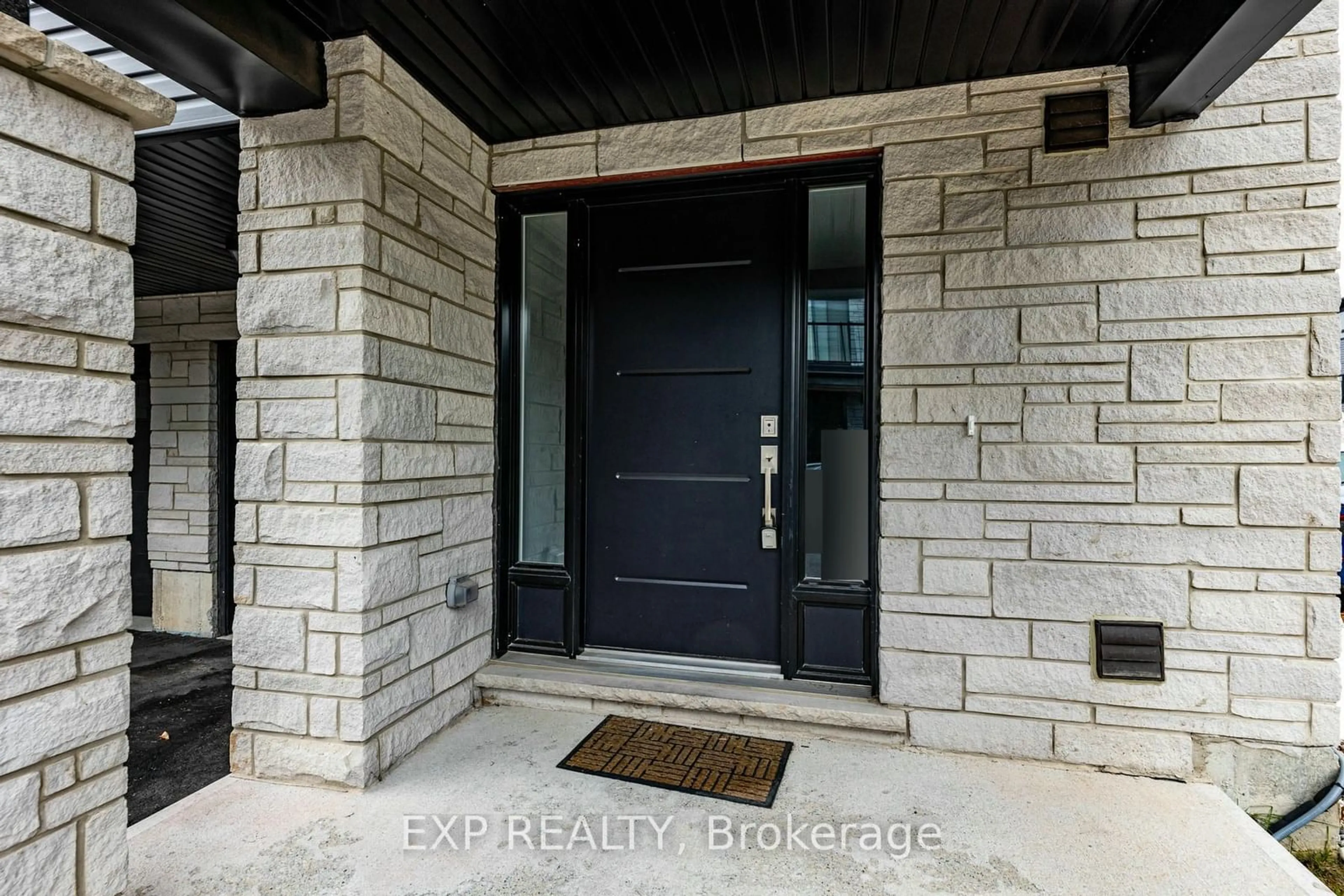 Indoor entryway, wood floors for 51 Sparrow Ave #60, Cambridge Ontario N1T 0E5