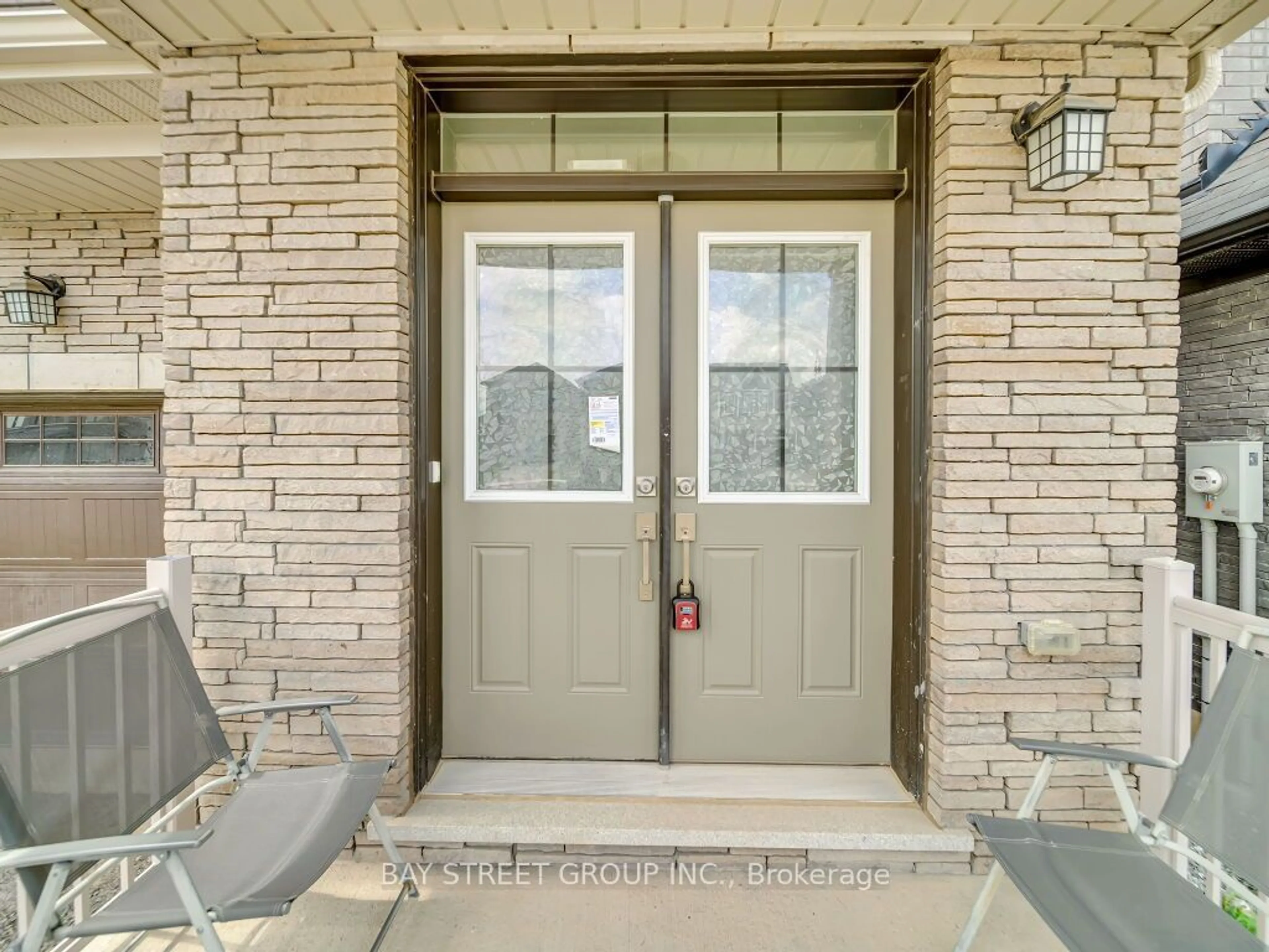 Indoor entryway, cement floor for 411 Barker Pkwy, Thorold Ontario L2E 6S4