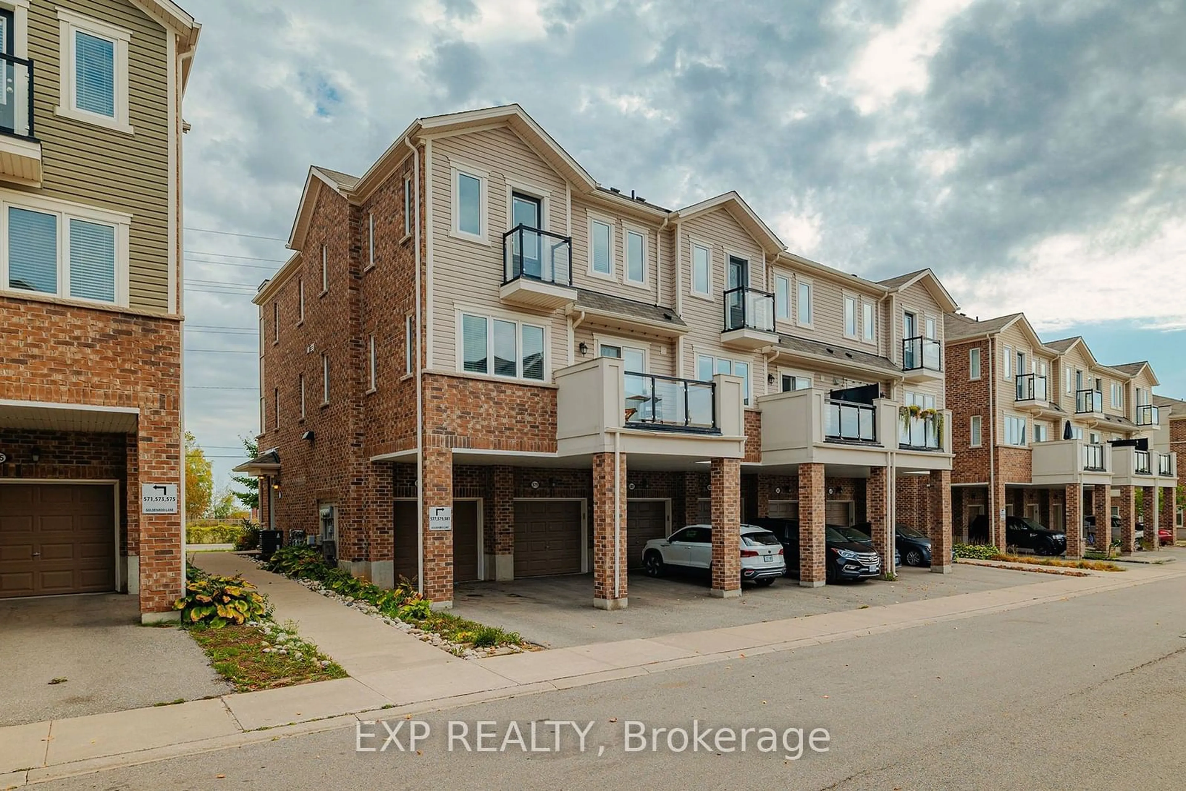 A pic from exterior of the house or condo, the front or back of building for 577 Goldenrod Lane, Kitchener Ontario N2R 0L7