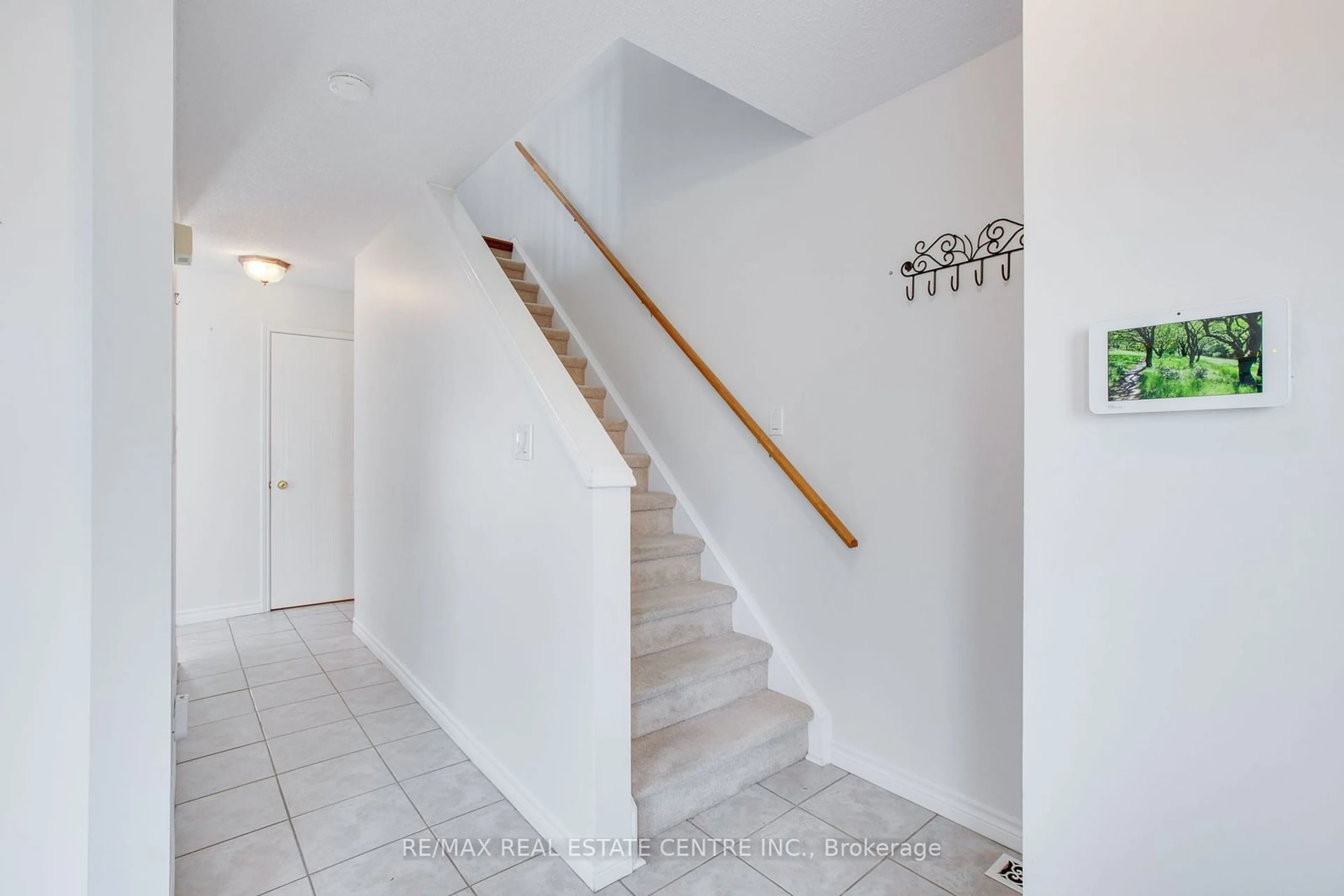 Stairs for 874 Shelborne St, London Ontario N5Z 5A8