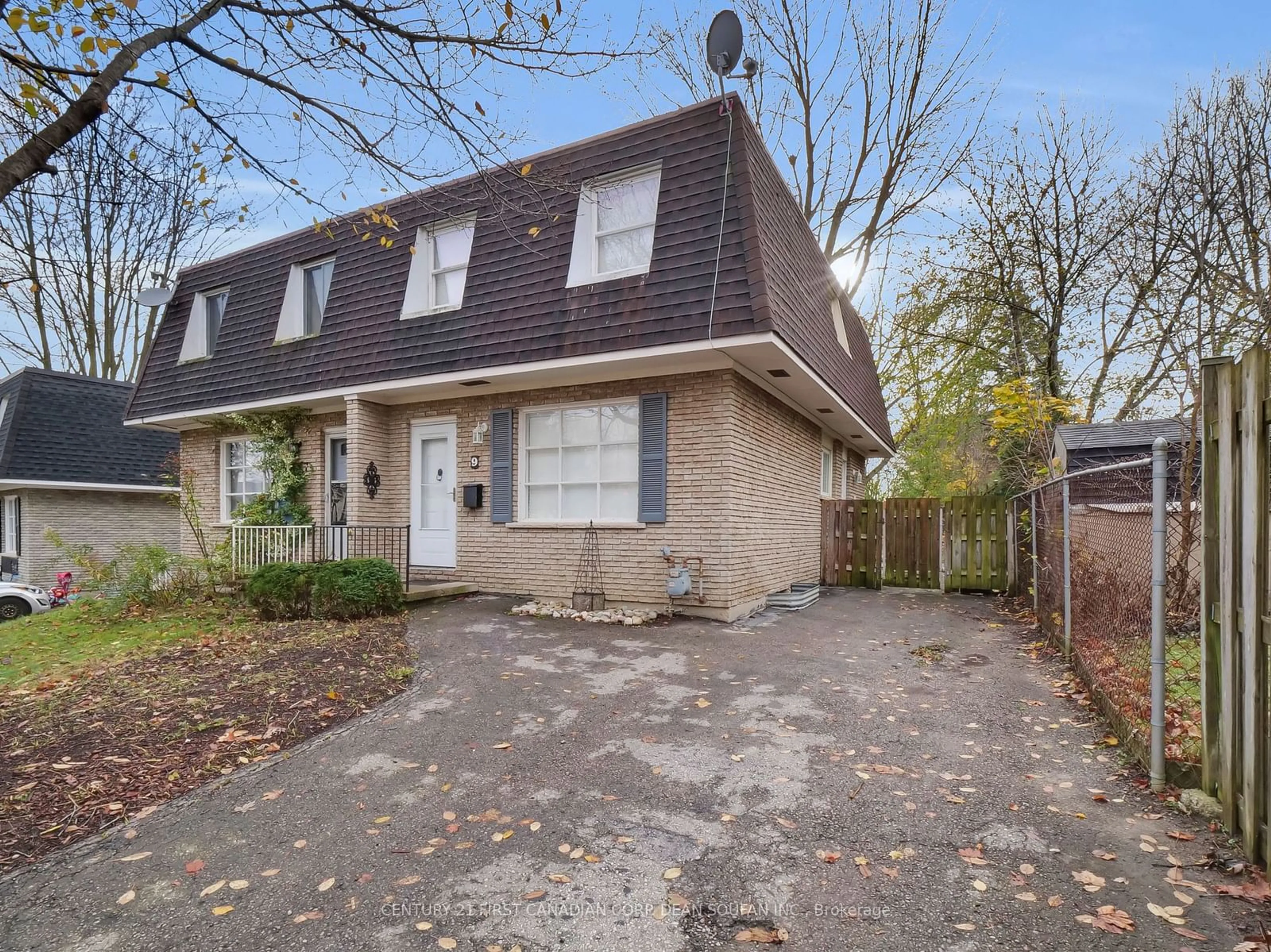 Frontside or backside of a home, cottage for 9 ARDSLEY Rd, London Ontario N6G 2W3