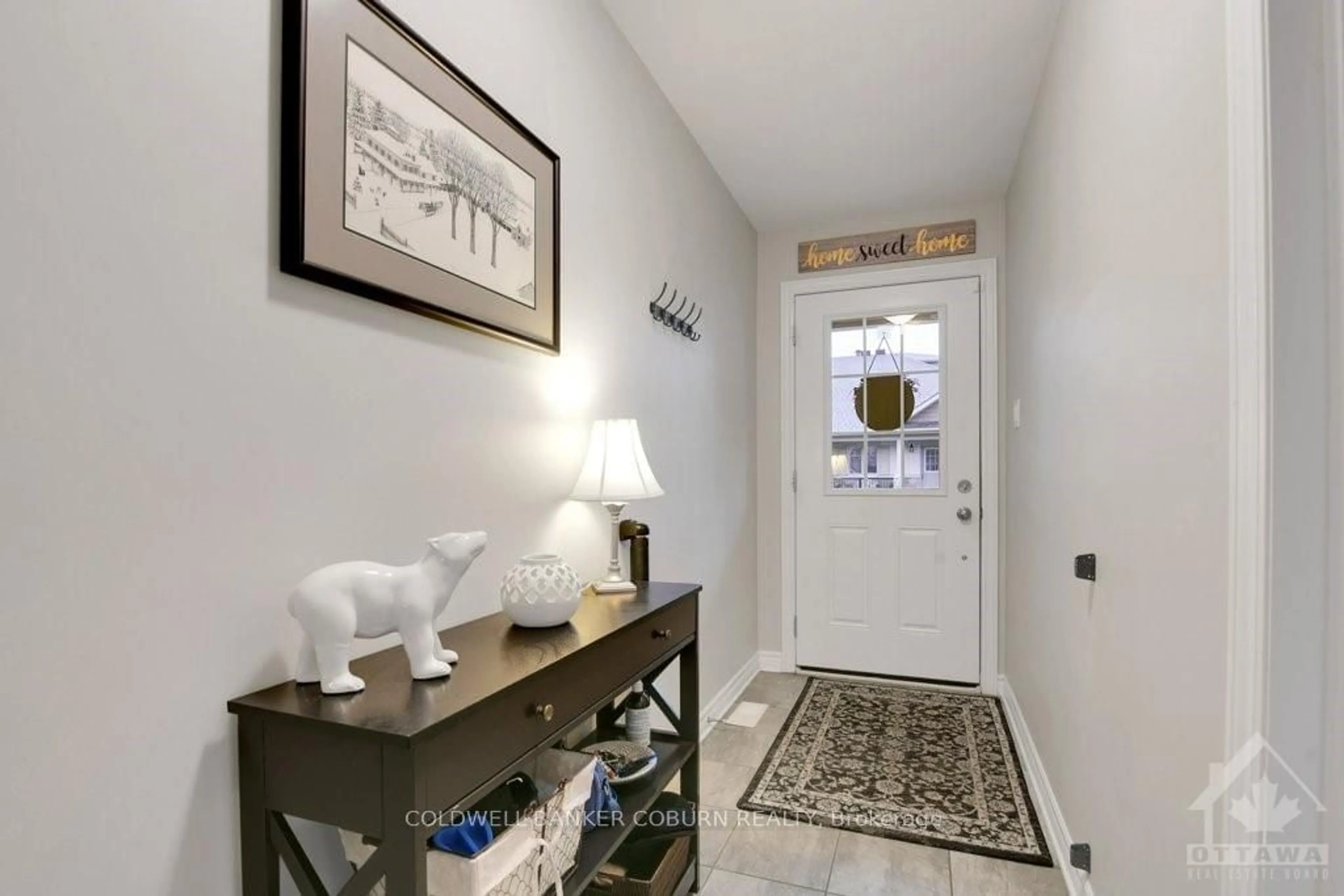 Indoor entryway, wood floors for 372 SOLSTICE Cres, Russell Ontario K0A 1W1