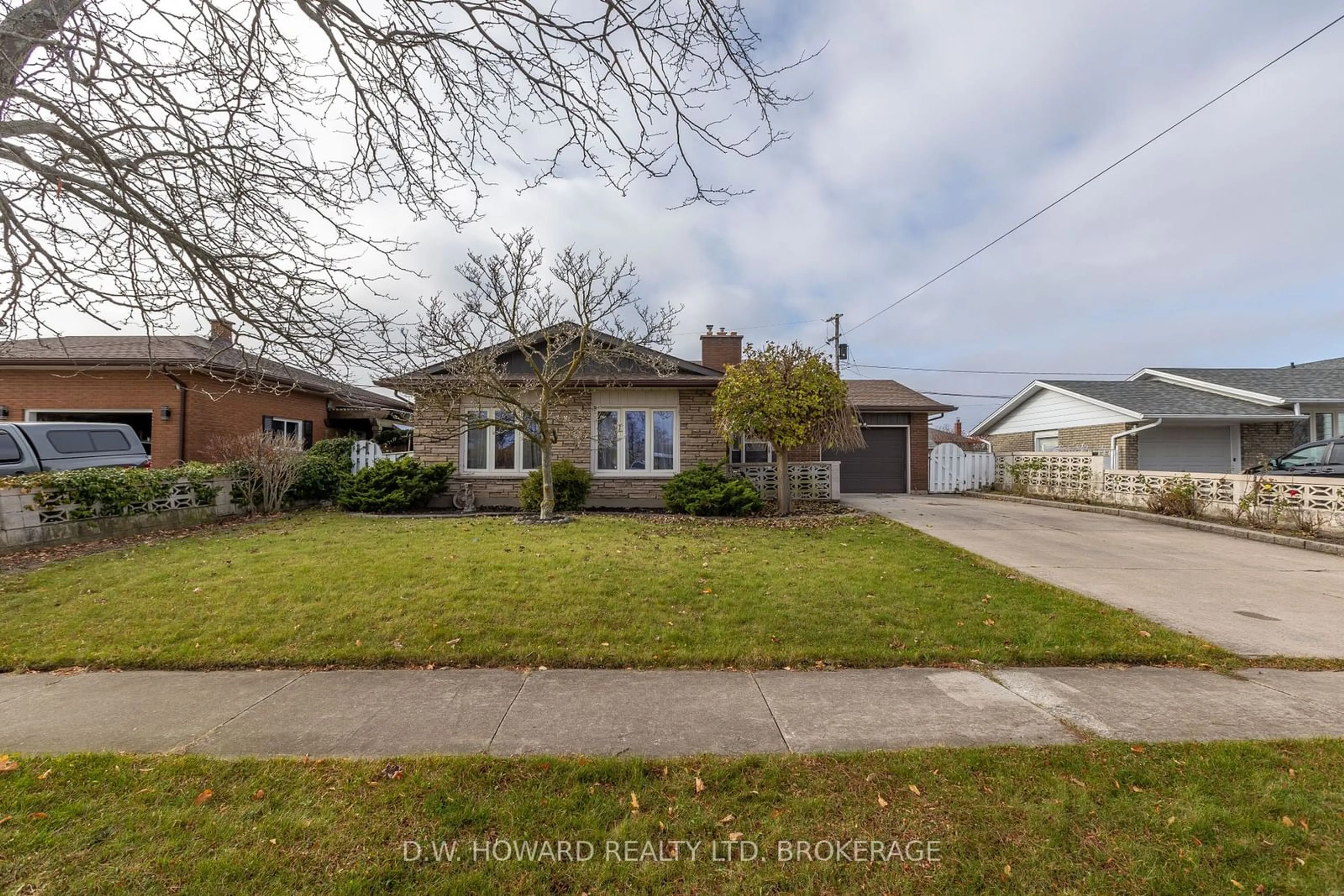 Frontside or backside of a home, the street view for 66 Watt Ave, Welland Ontario L3B 1J3