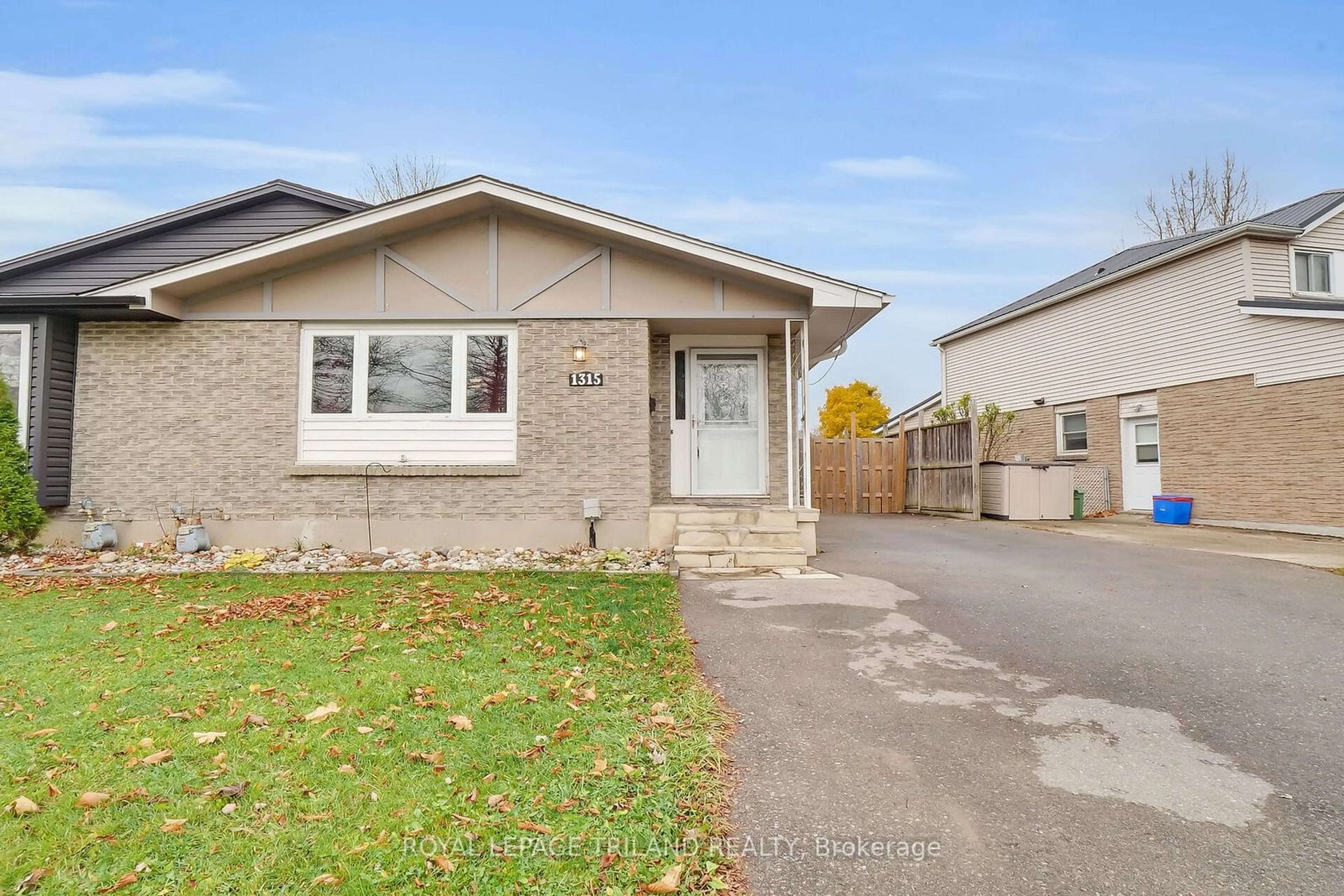 Frontside or backside of a home, the fenced backyard for 1315 Jalna Blvd, London Ontario N6E 2G3