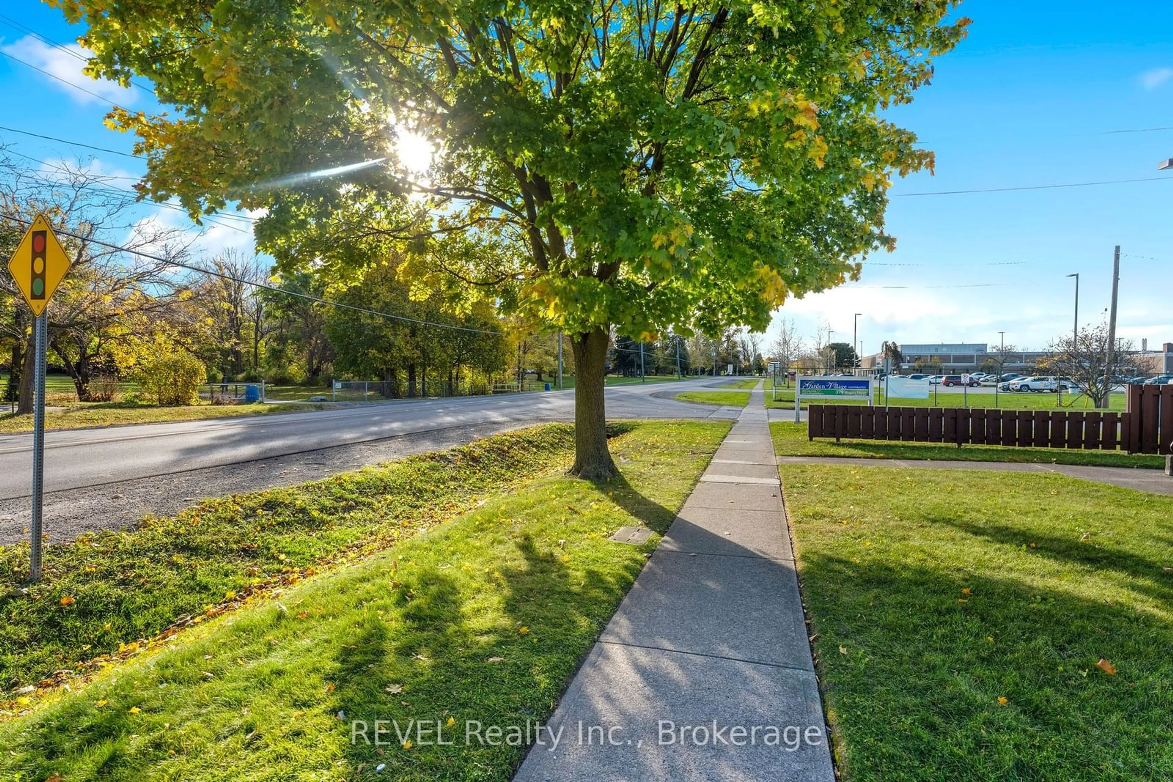 A pic from exterior of the house or condo, the street view for 381 Niagara St, St. Catharines Ontario L2M 4V9