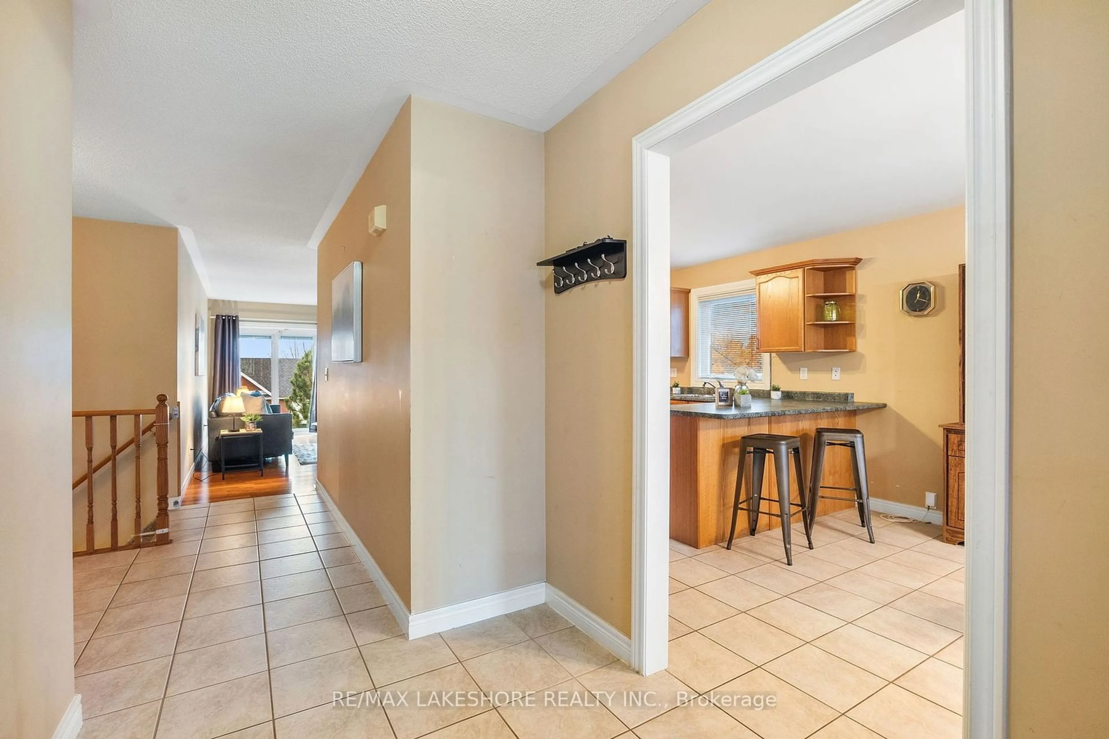 Indoor entryway, wood floors for 249 Ivey Cres, Cobourg Ontario K9A 5S4