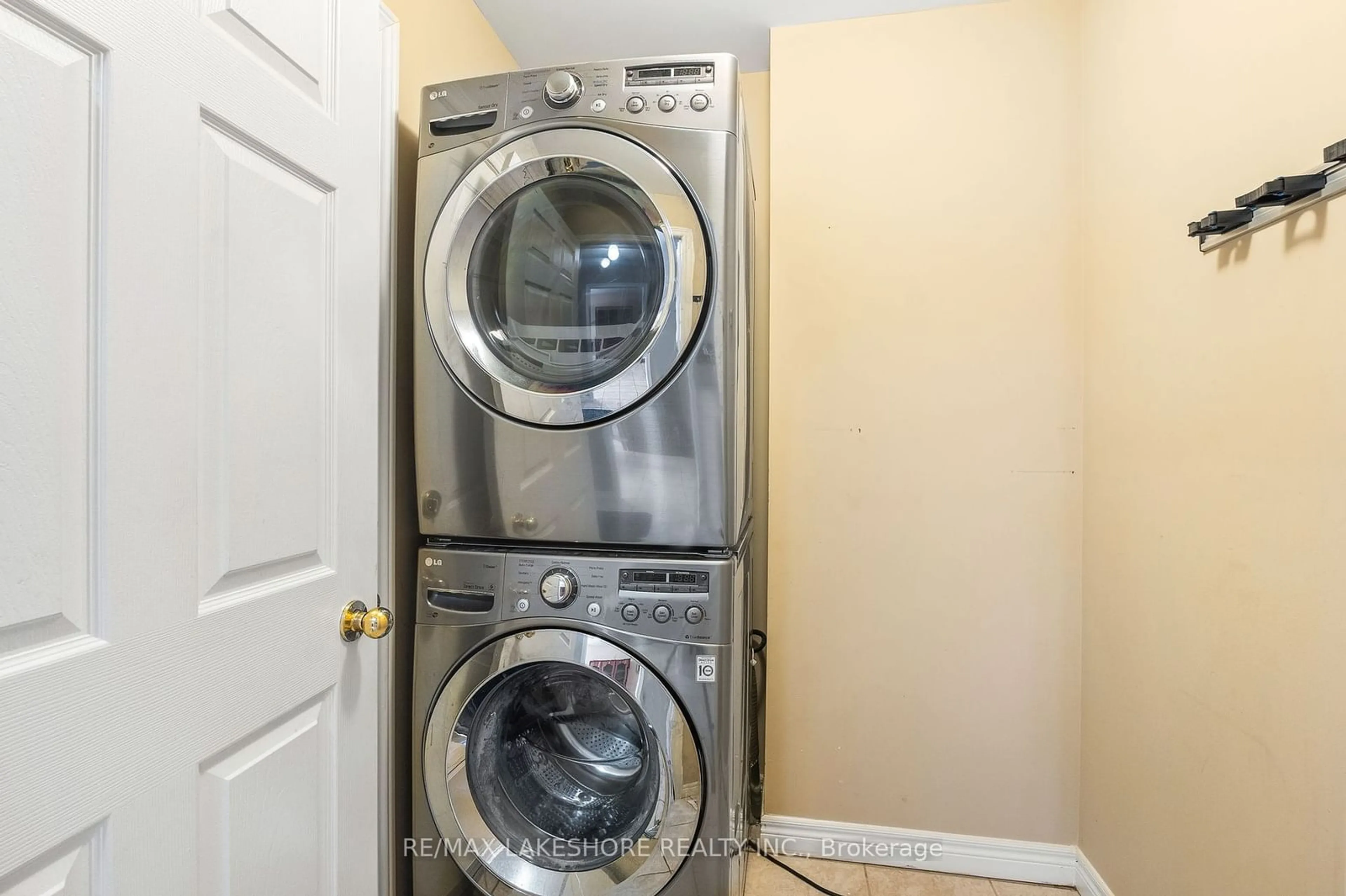 Laundry room for 249 Ivey Cres, Cobourg Ontario K9A 5S4