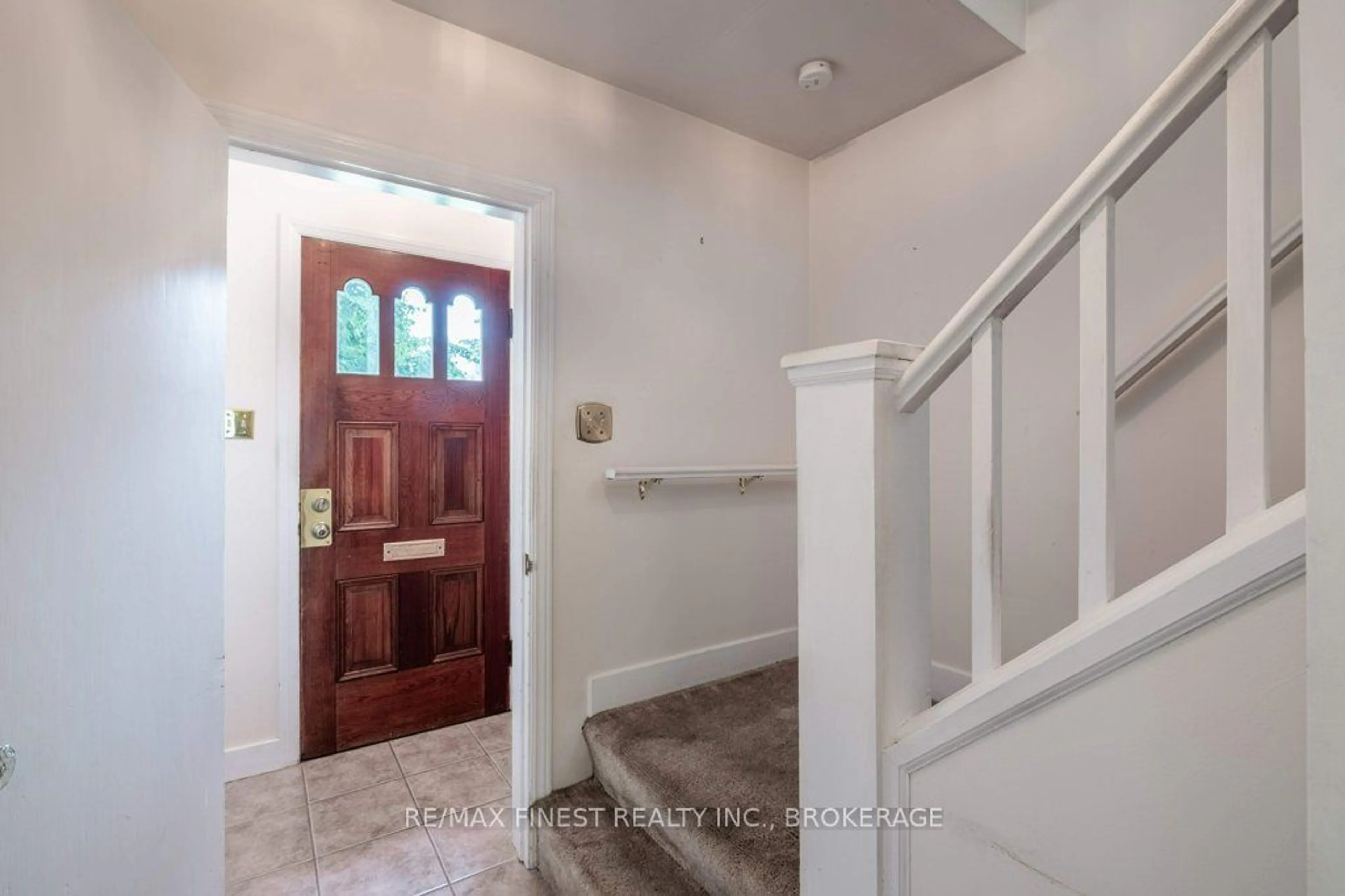 Indoor entryway, not visible floor for 18 STRATHCONA Cres, Kingston Ontario K7M 1N8