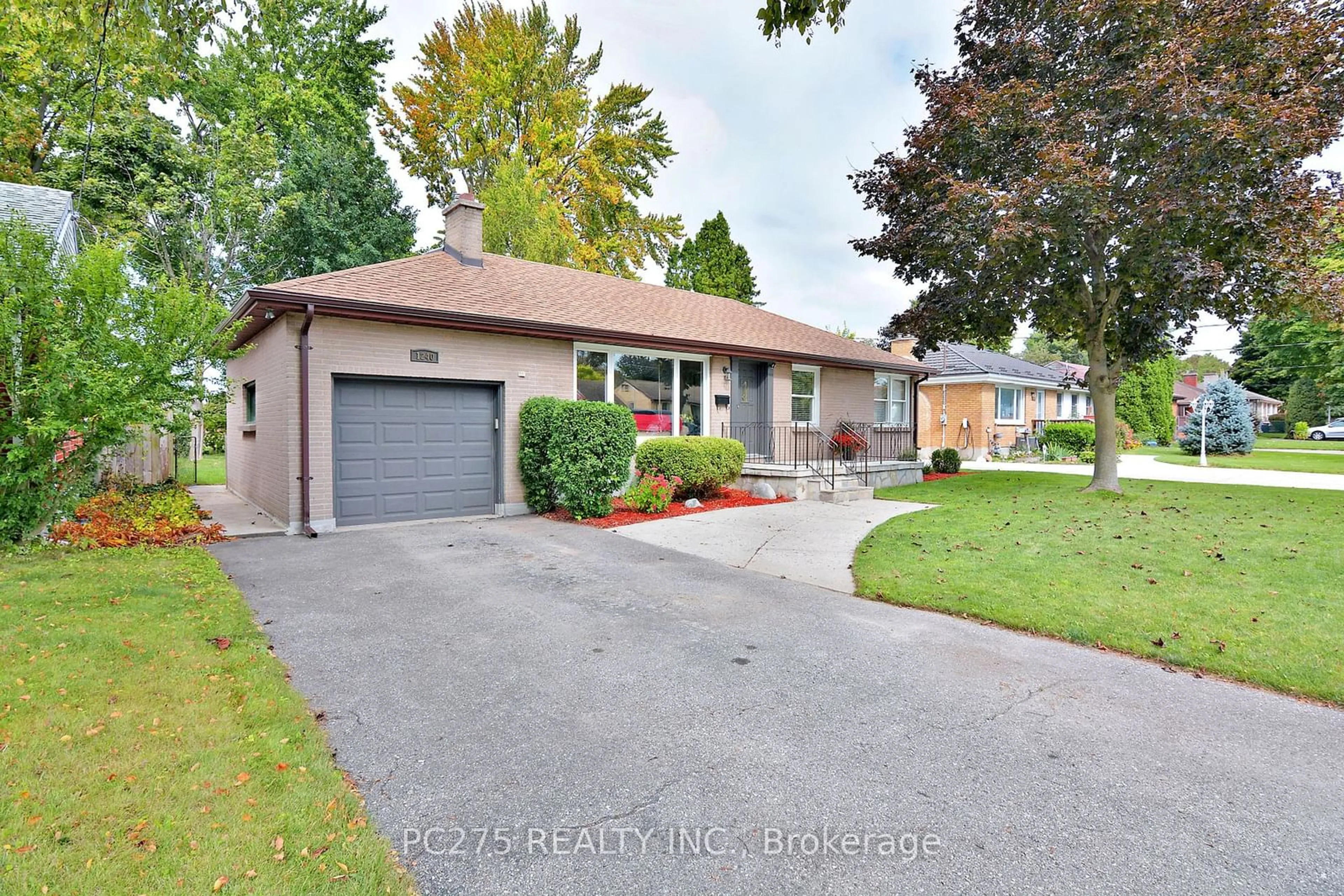 Frontside or backside of a home, the street view for 1240 Hillcrest Ave, London Ontario N5Y 4N1