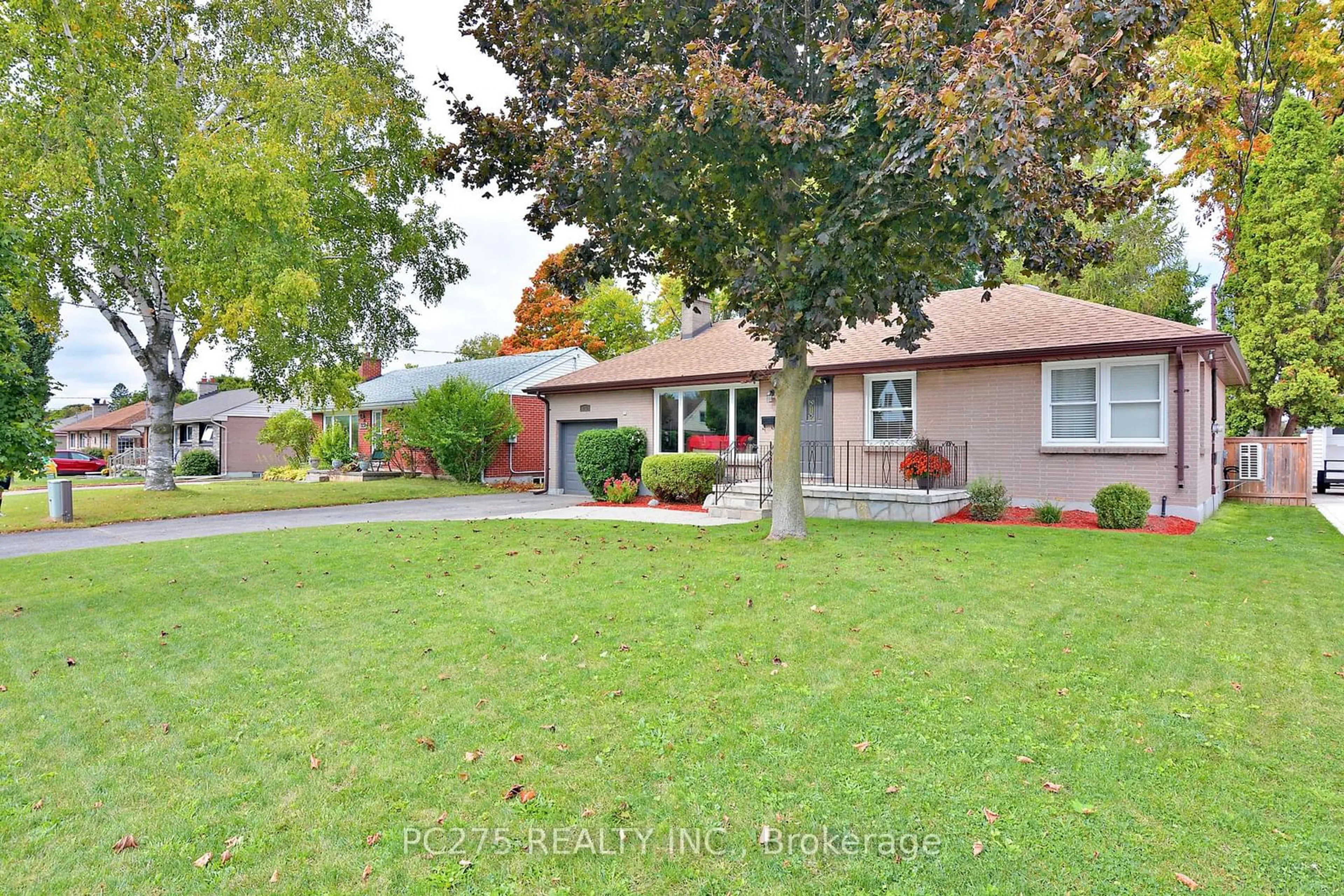 Frontside or backside of a home, the street view for 1240 Hillcrest Ave, London Ontario N5Y 4N1