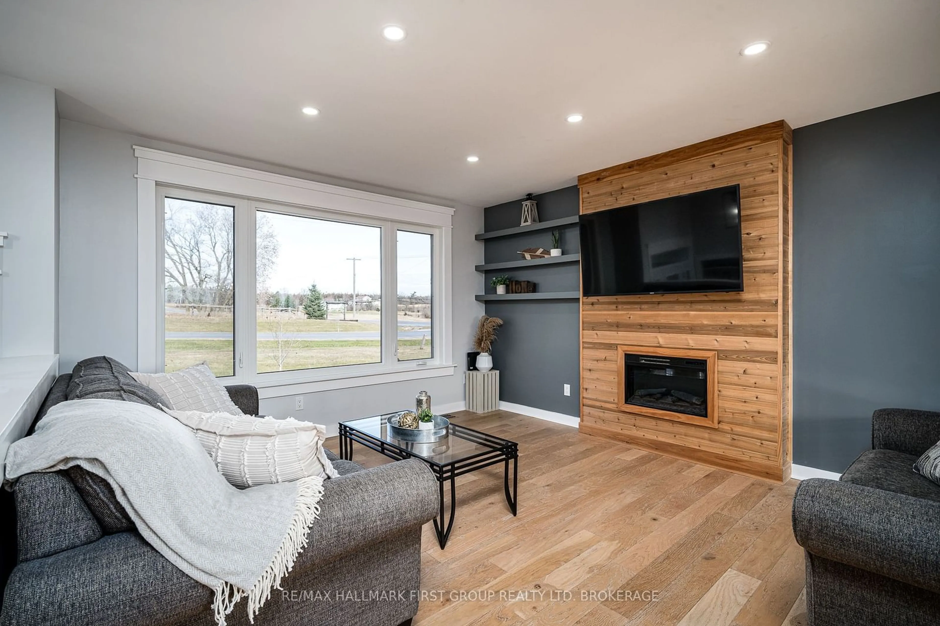 Living room, wood floors for 7545 County Rd 9 Rd, Greater Napanee Ontario K7R 3K8