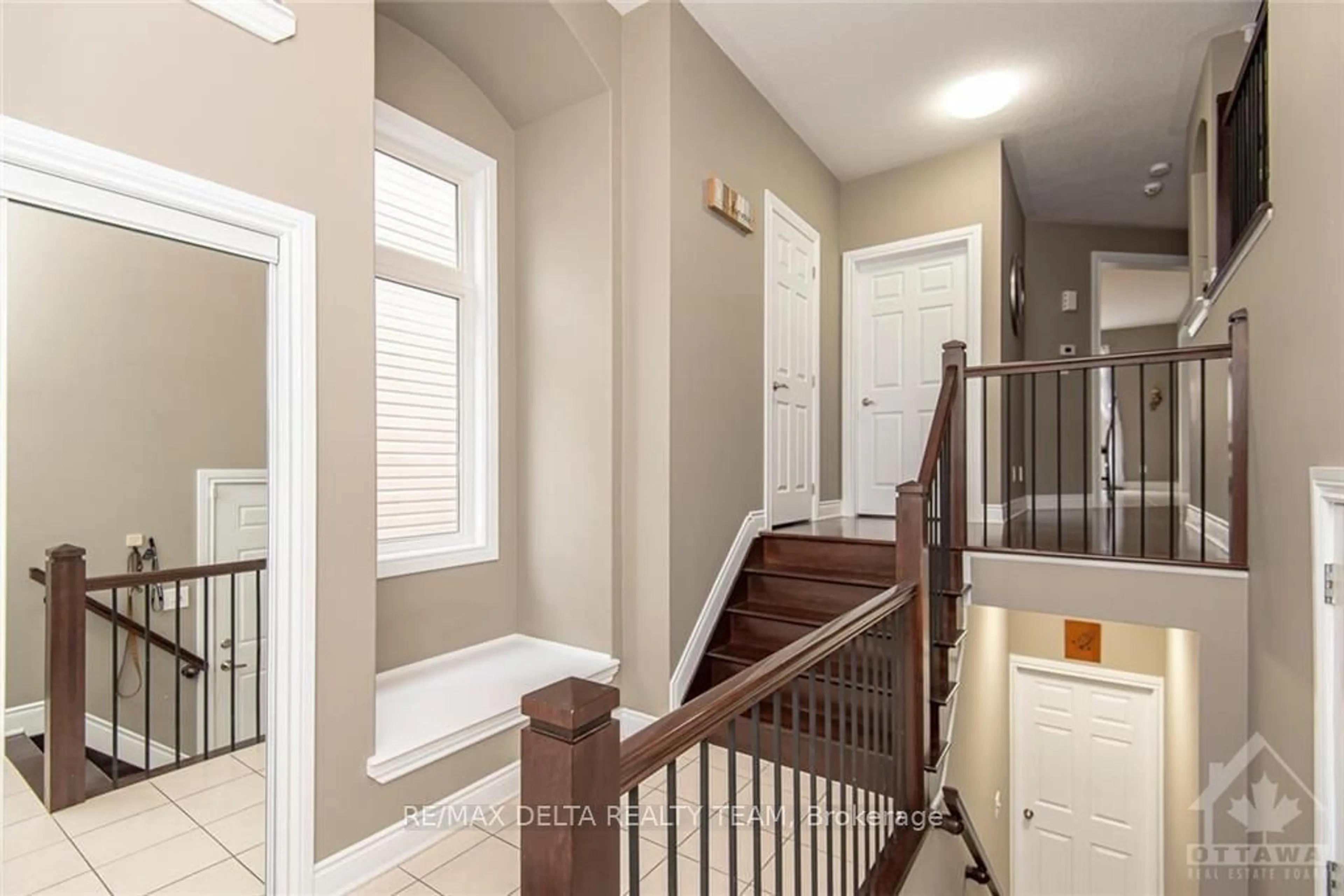 Indoor entryway, wood floors for 316 RIVER LANDING Ave, Barrhaven Ontario K2J 3V4