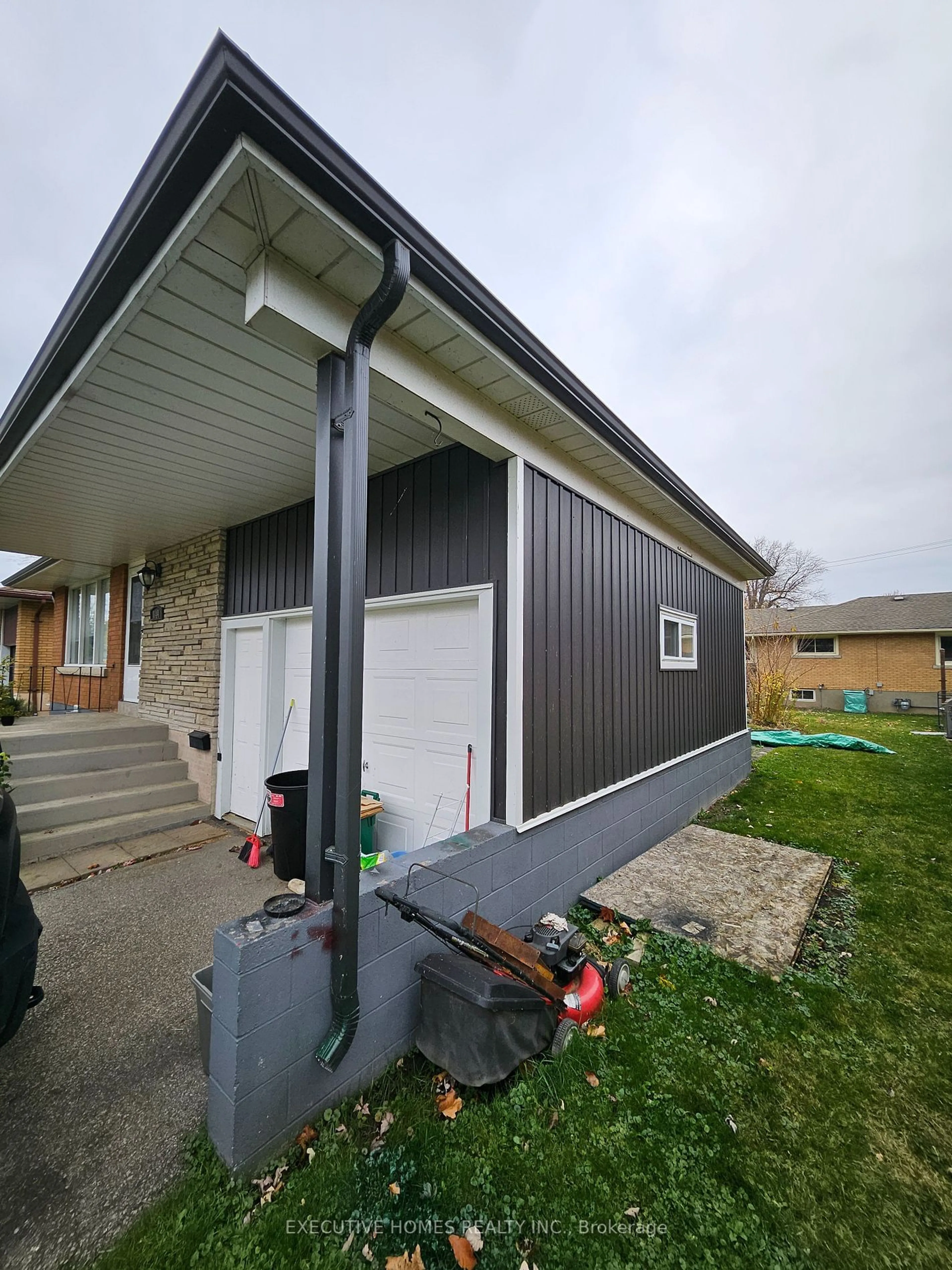 Frontside or backside of a home, the front or back of building for 144 Elm St, Port Colborne Ontario L3K 4N4