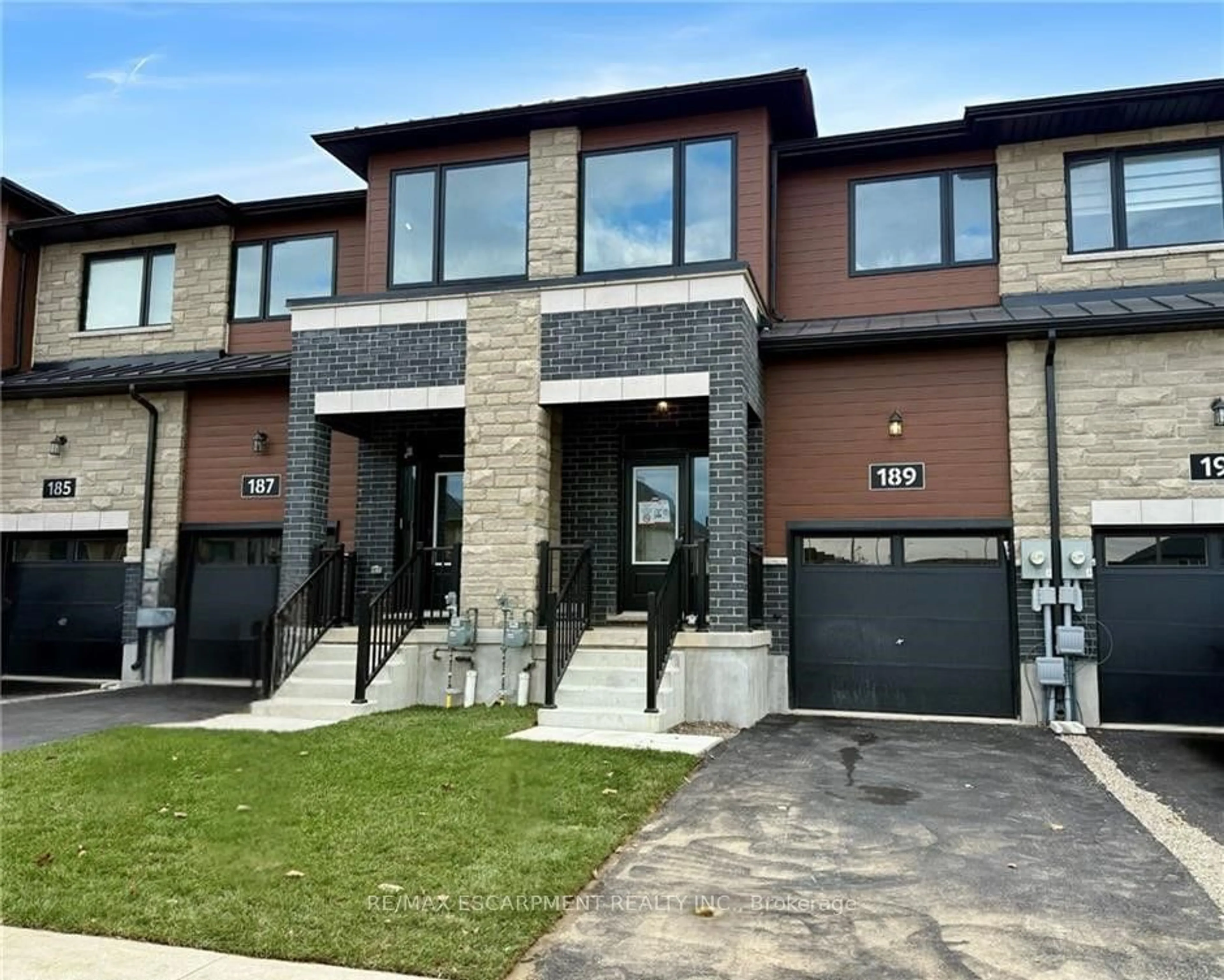 Home with brick exterior material for 189 Lormont (Lot 26) Blvd, Hamilton Ontario L8J 0K2