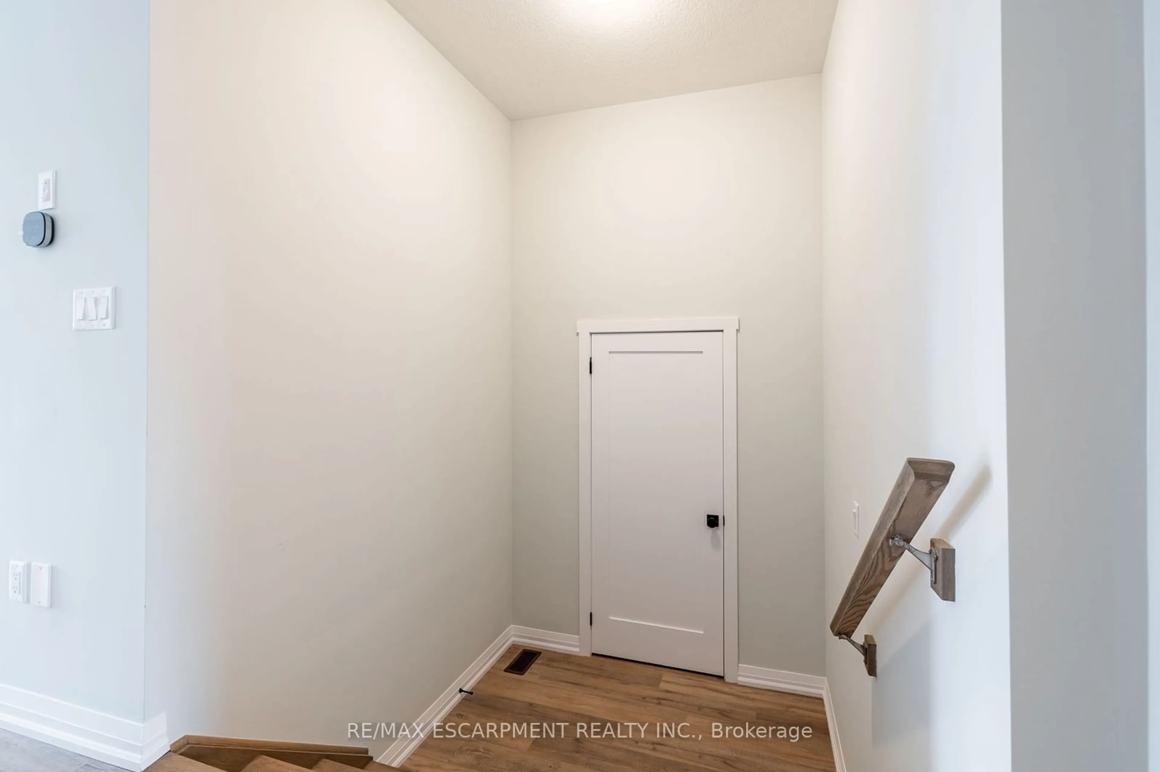 Indoor entryway, not visible floor for 189 Lormont Blvd, Hamilton Ontario L8J 0K2