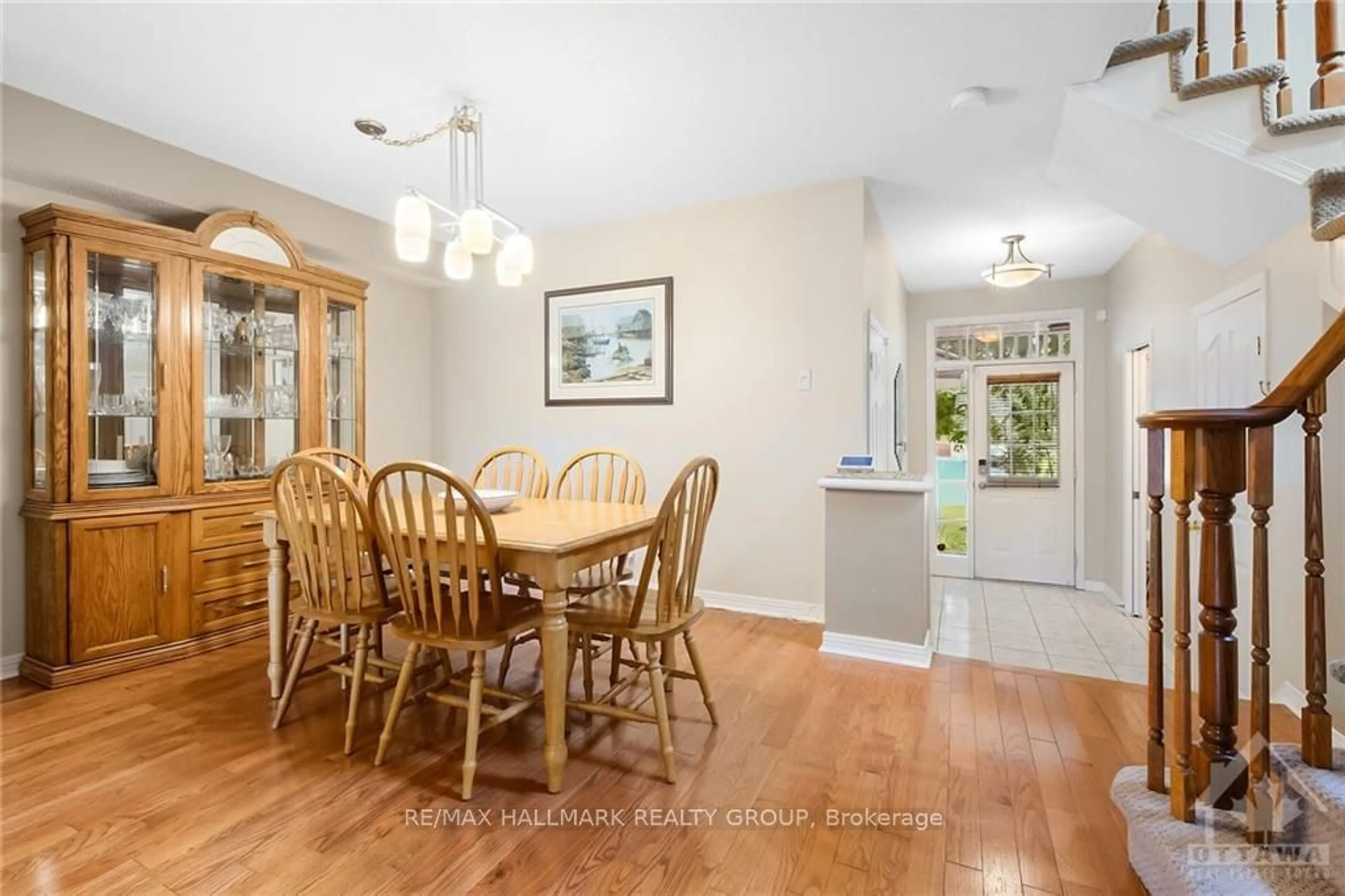 Dining room, wood floors, cottage for 949 MARKWICK Cres, Orleans - Cumberland and Area Ontario K4A 4J1