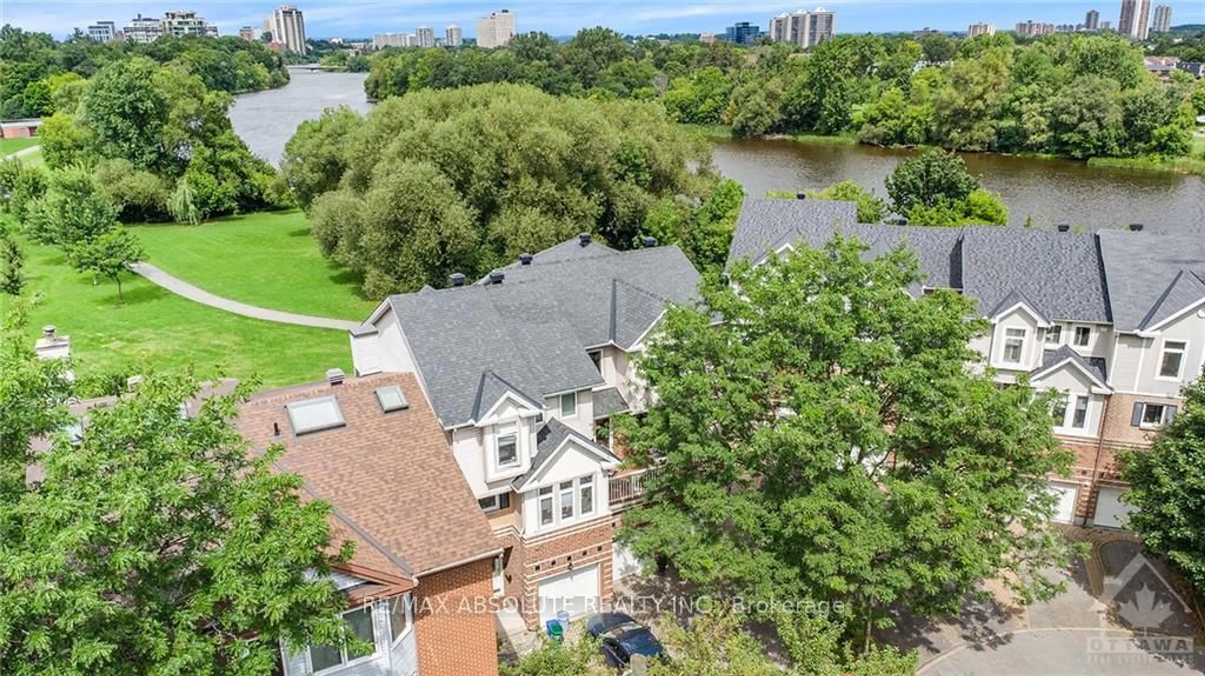 A pic from exterior of the house or condo, the view of lake or river for 47 ROBINSON Ave, Lower Town - Sandy Hill Ontario K1N 8N8