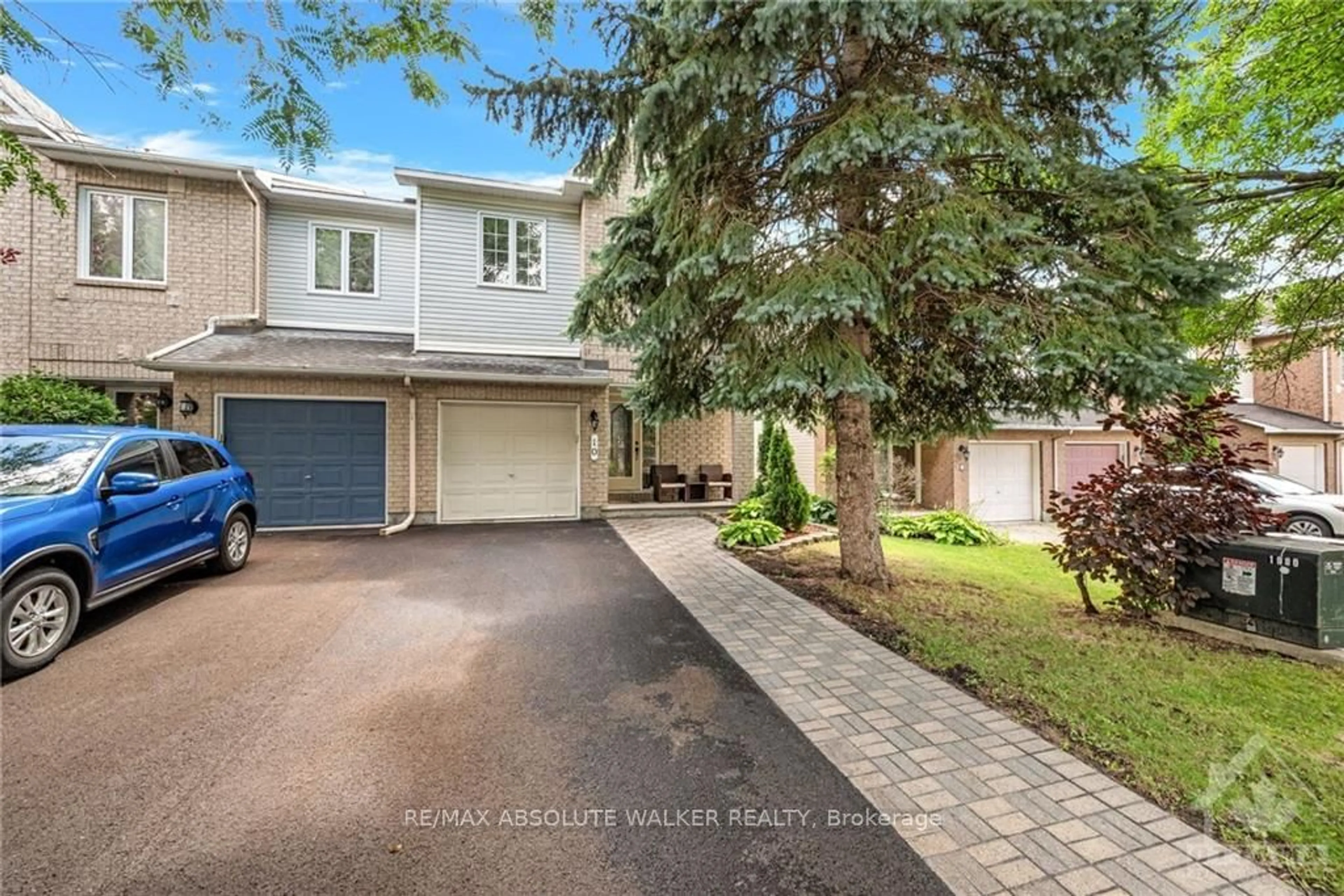 A pic from exterior of the house or condo, the street view for 10 DEERCHASE Crt, Kanata Ontario K2M 2R2