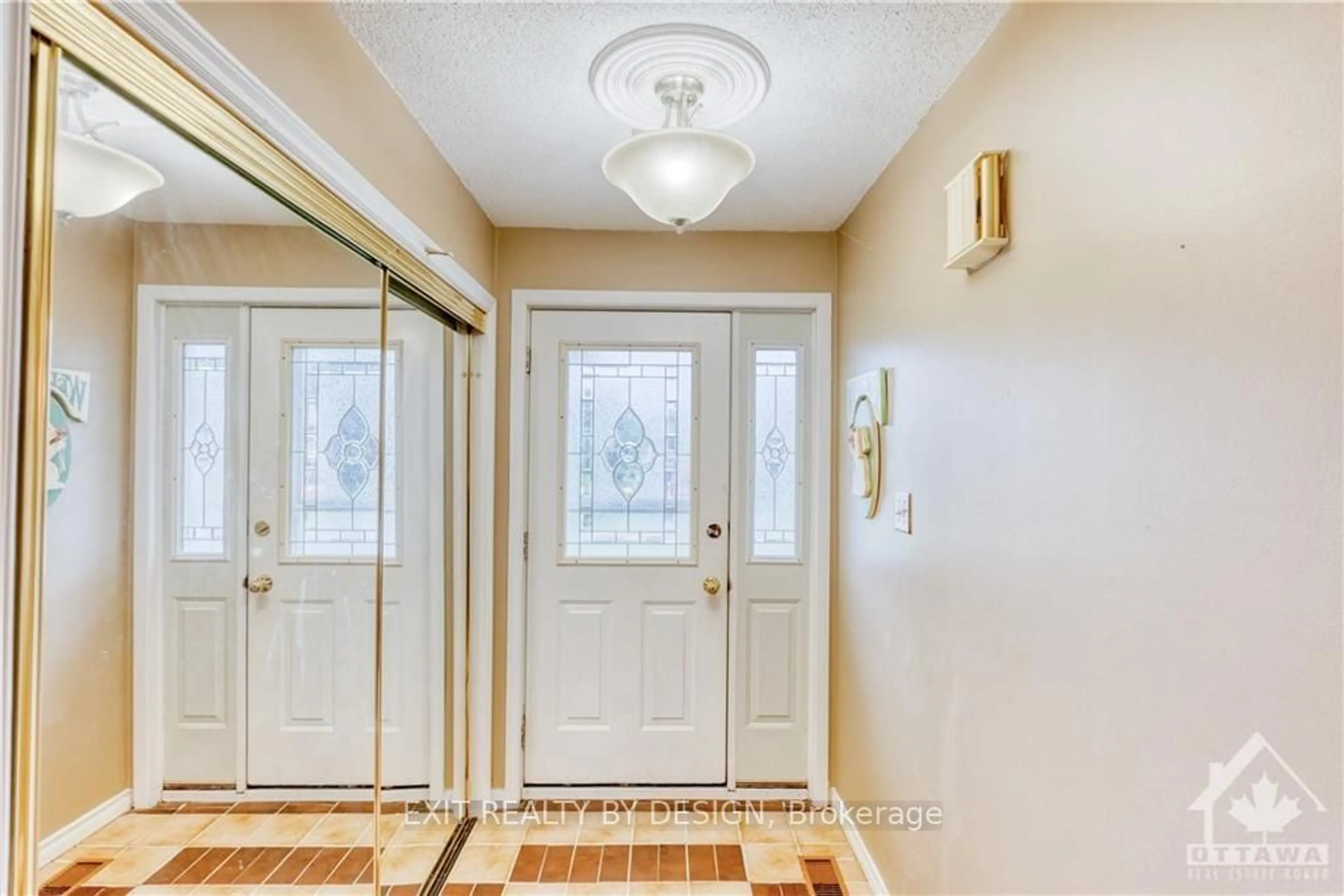 Indoor entryway, wood floors for 8 VISTA Cres, North Grenville Ontario K0G 1J0