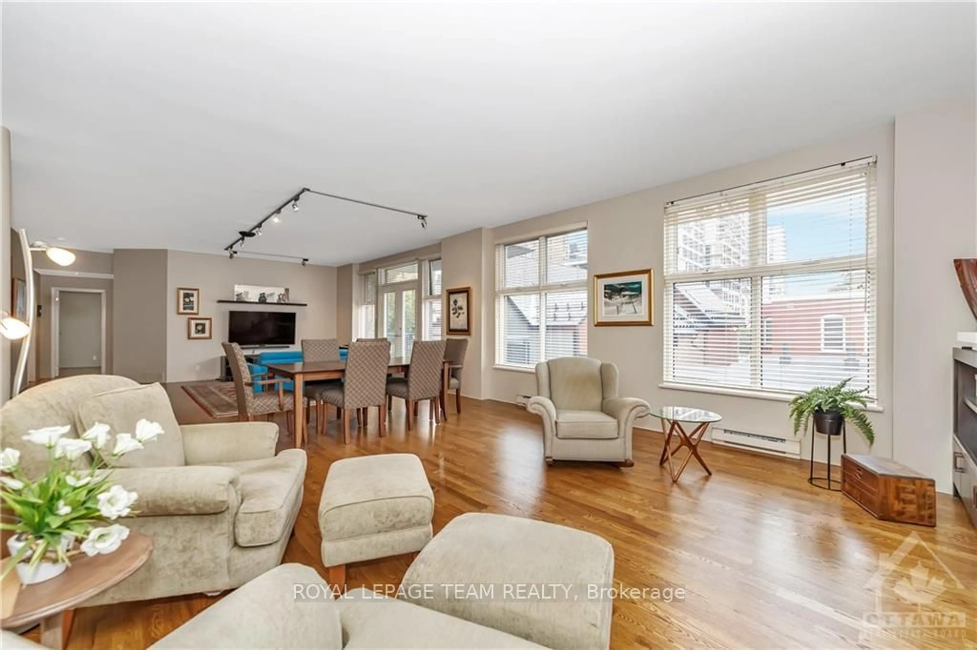 Living room, wood floors for 144 CLARENCE St #3B, Lower Town - Sandy Hill Ontario K1N 5P8