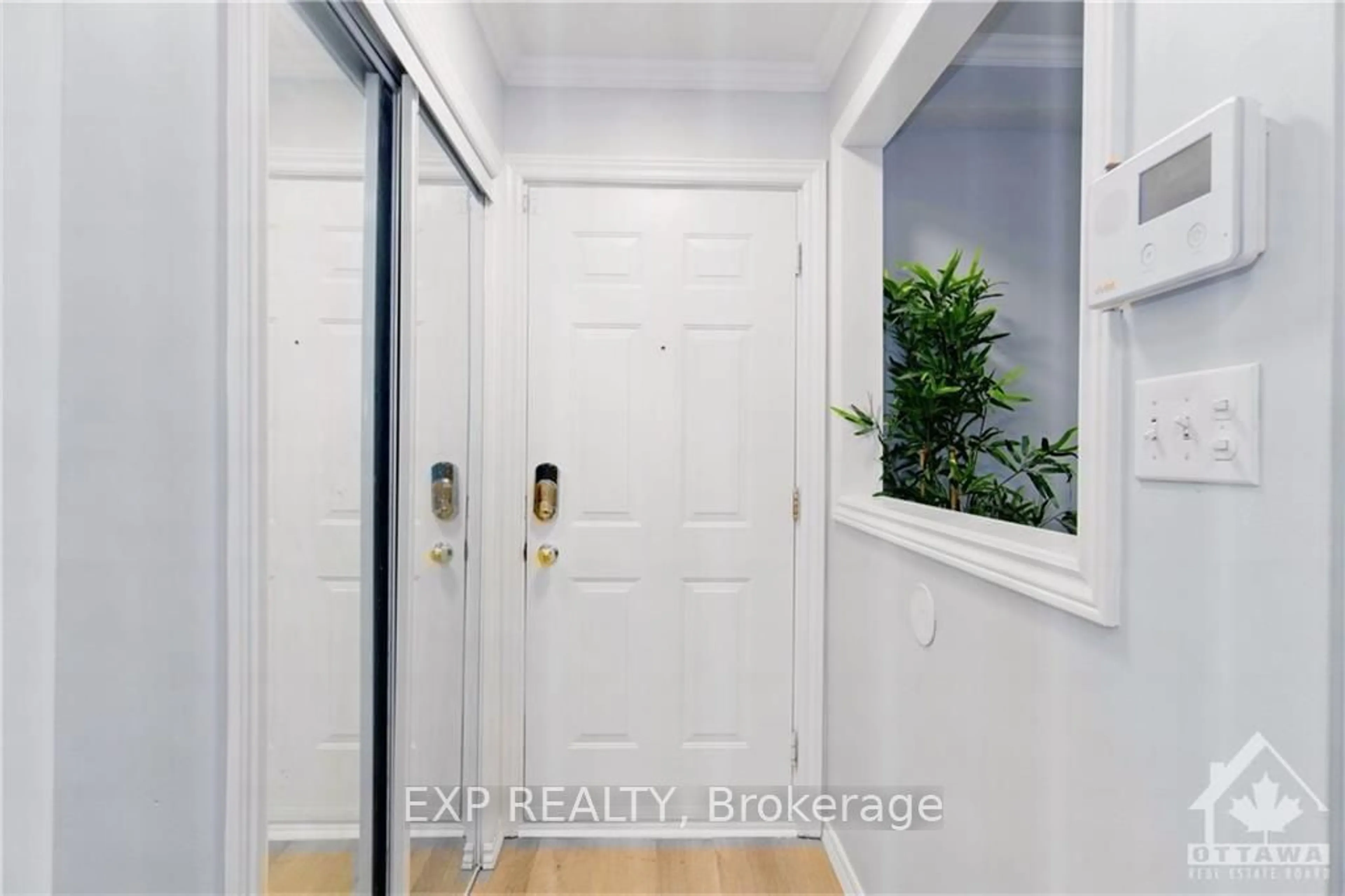 Indoor entryway, wood floors for 271 BONAVISTA St, Clarence-Rockland Ontario K4K 1N8