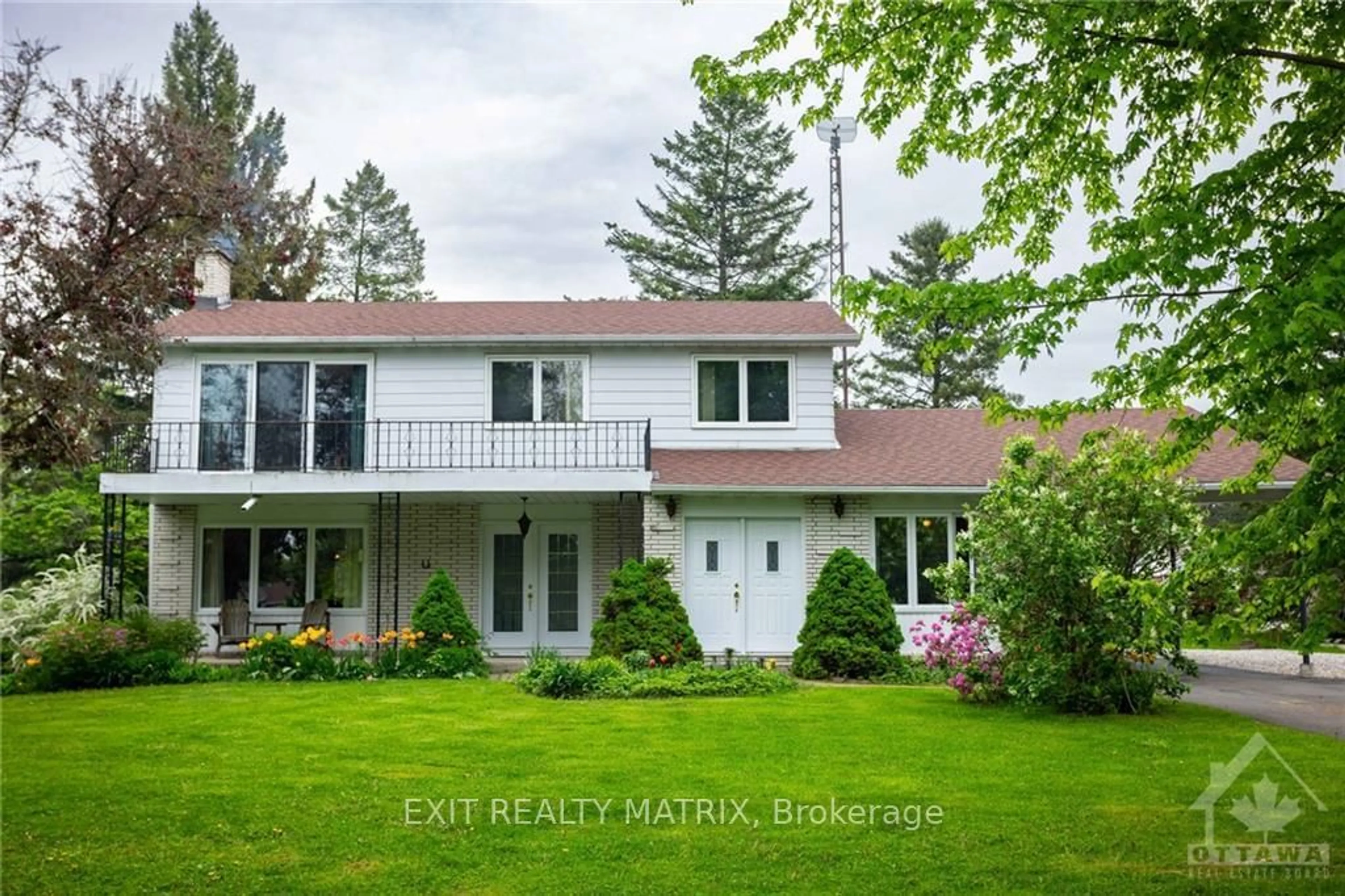 Frontside or backside of a home, cottage for 1171 WADE Rd, Russell Ontario K4R 1E5