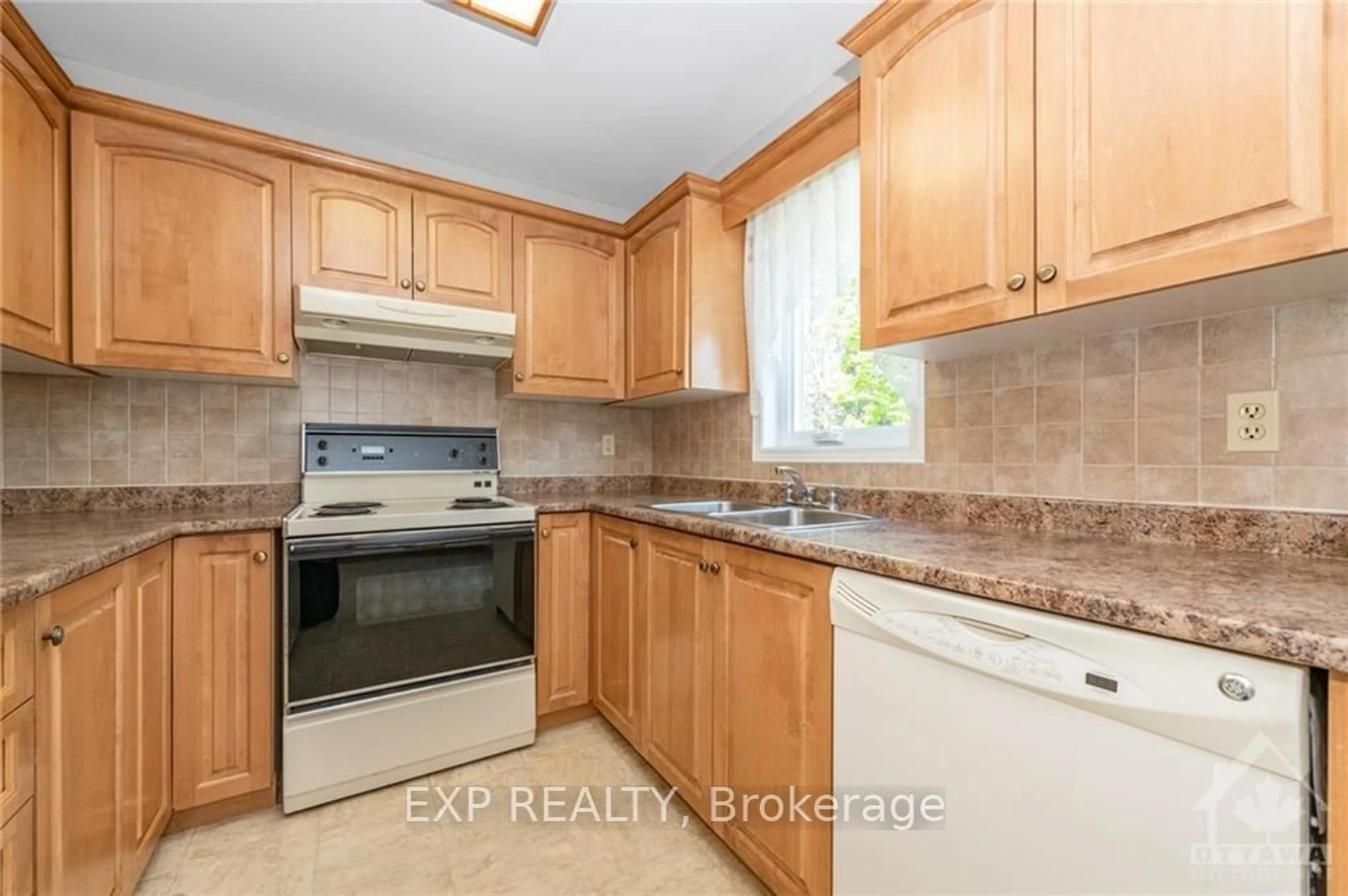 Standard kitchen for 3754 AUTUMNWOOD St, Blossom Park - Airport and Area Ontario K1T 2K8