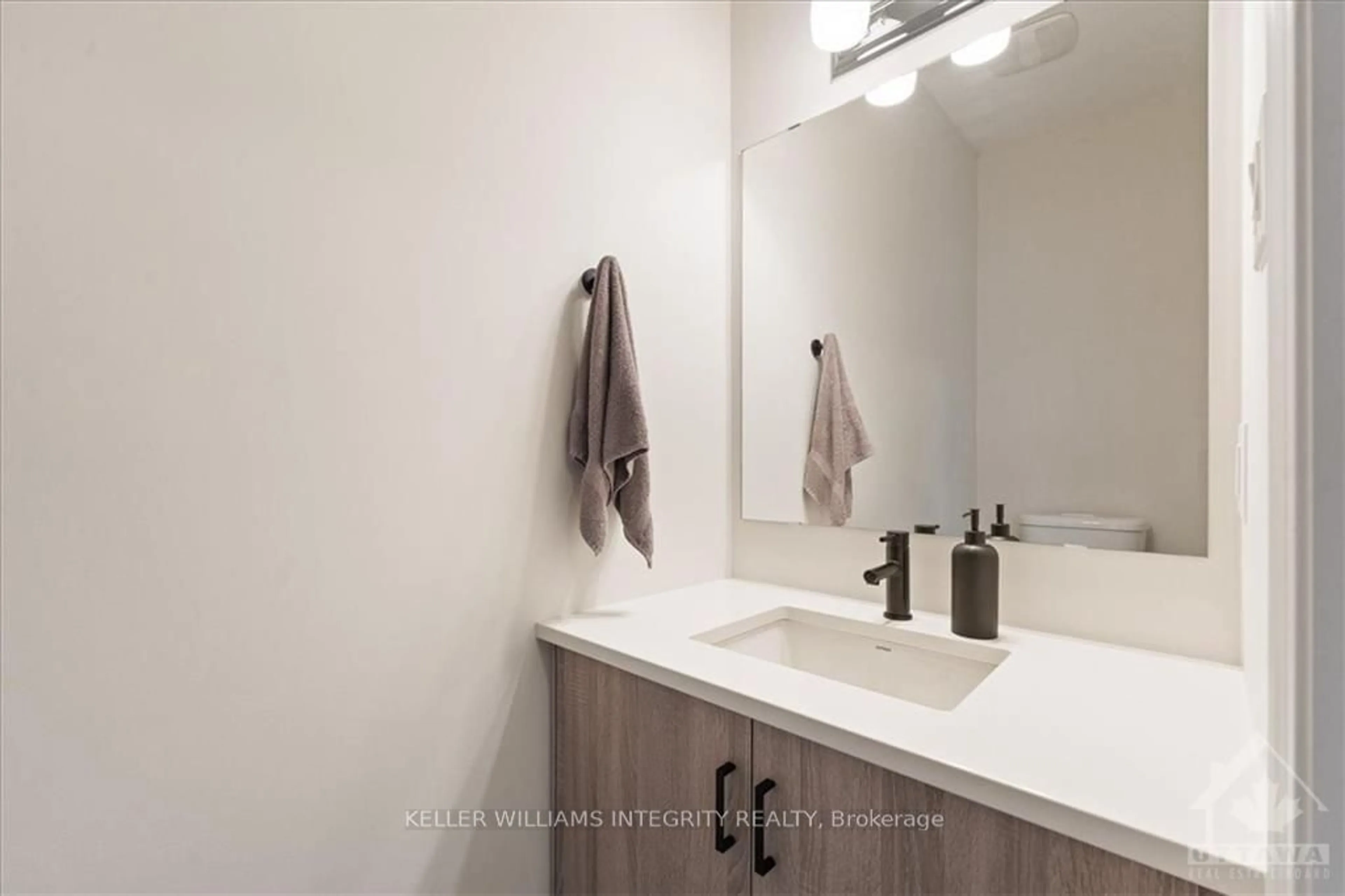 Bathroom, wood floors for 1060 KIJIK Cres, Blossom Park - Airport and Area Ontario K1X 0H1