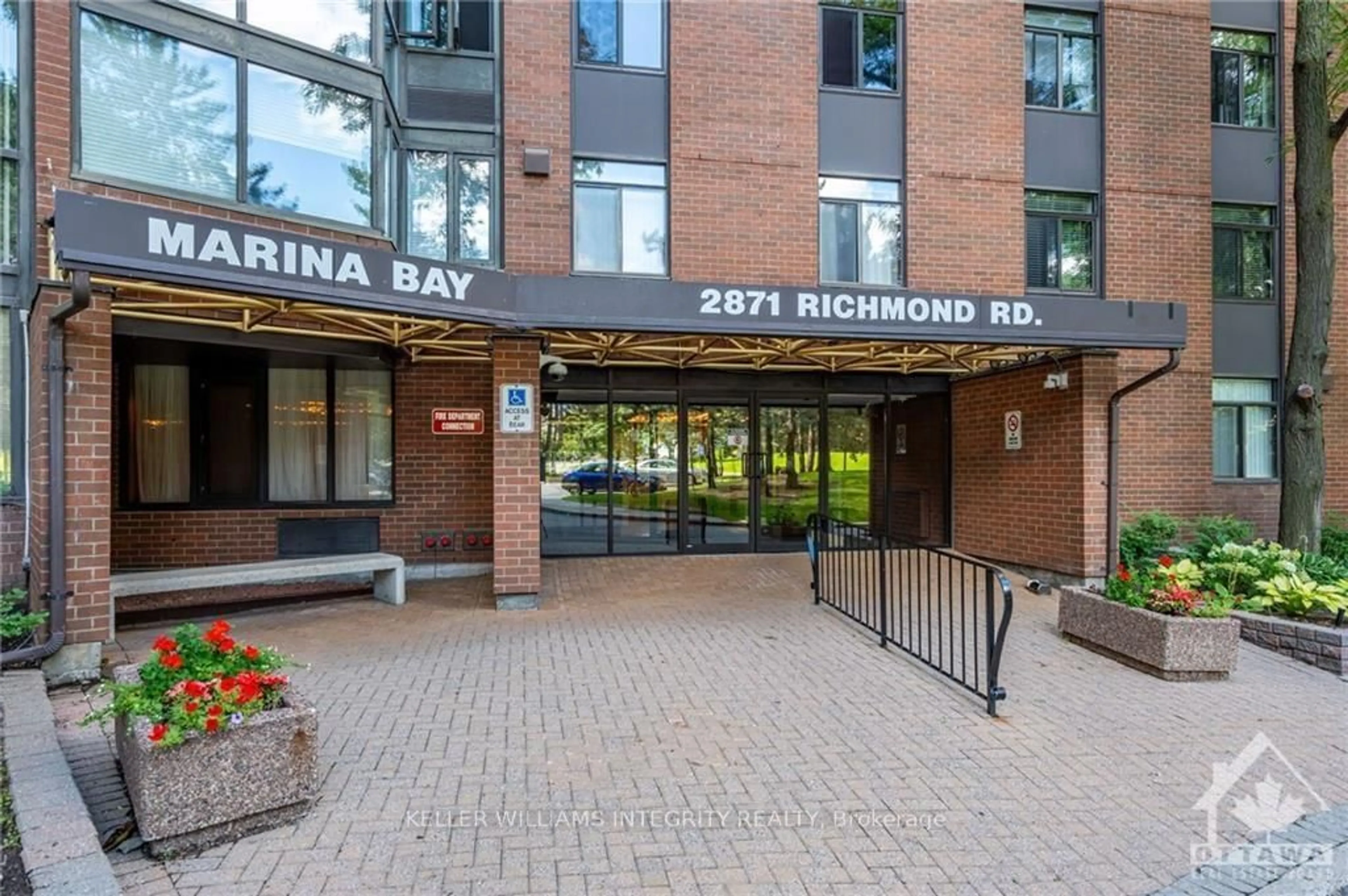 A pic from exterior of the house or condo, the front or back of building for 2871 RICHMOND Rd #1112, Britannia Heights - Queensway Terrace N and Area Ontario K2B 8M5