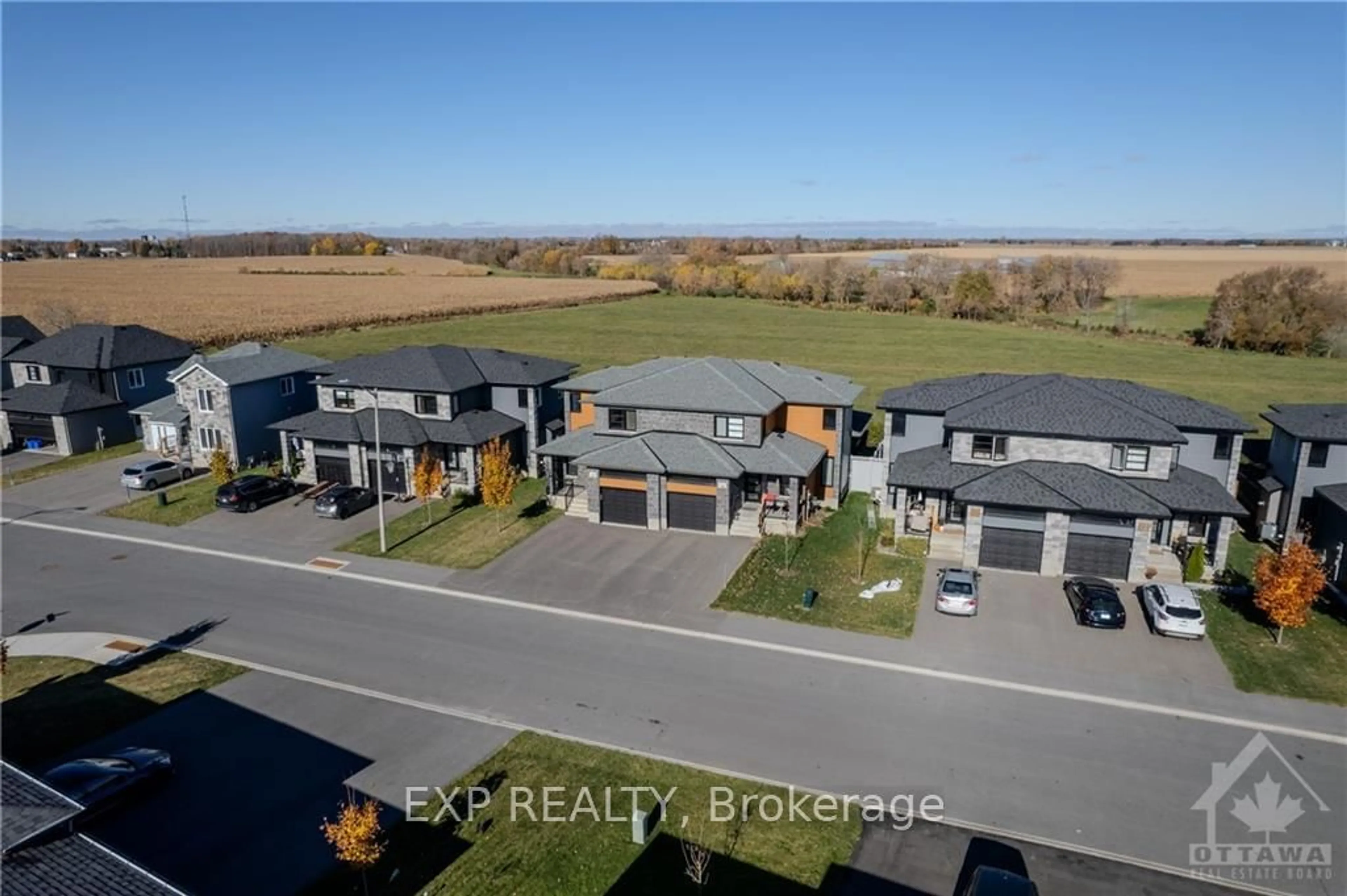 Frontside or backside of a home, the street view for 290 MOISSON St, Russell Ontario K0A 1W0