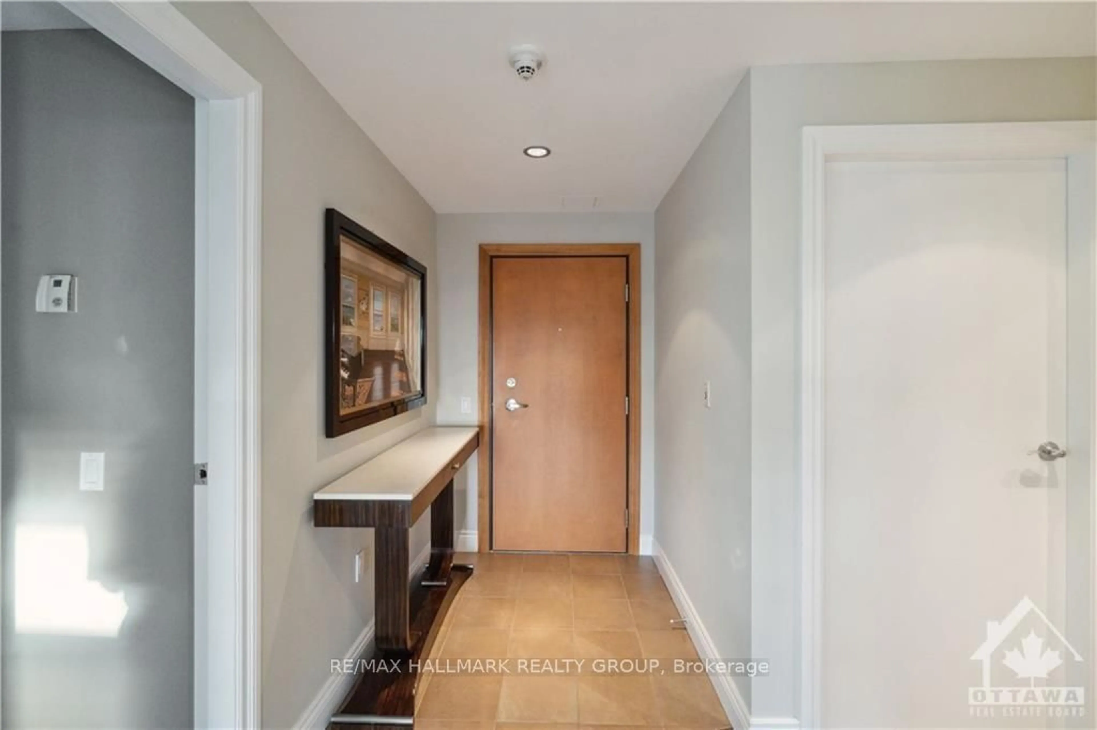 Indoor entryway, wood floors for 90 GEORGE St #1301, Lower Town - Sandy Hill Ontario K1N 0A8