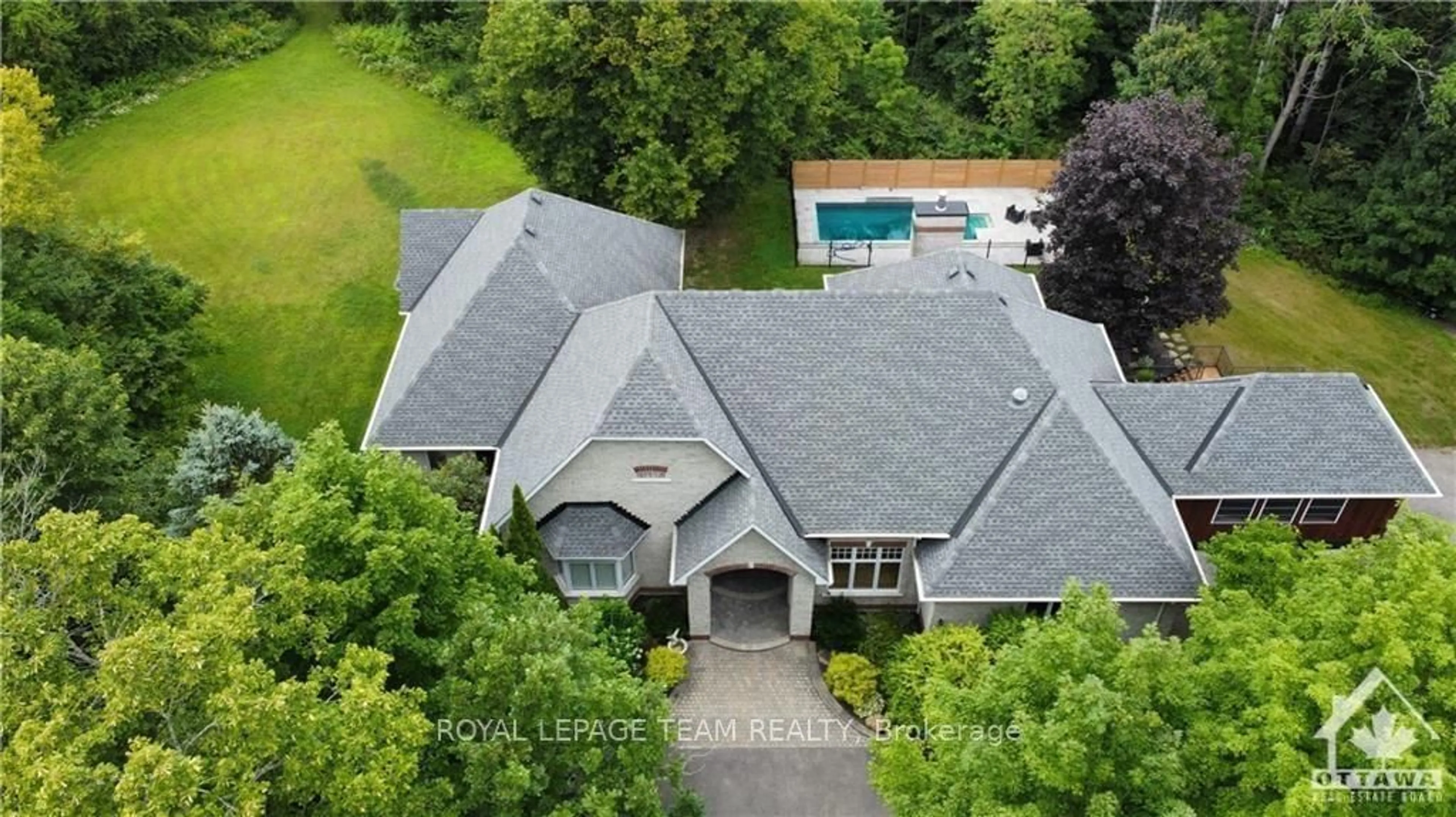 Frontside or backside of a home, cottage for 1465 SQUIRE Dr, Manotick - Kars - Rideau Twp and Area Ontario K4M 1B8