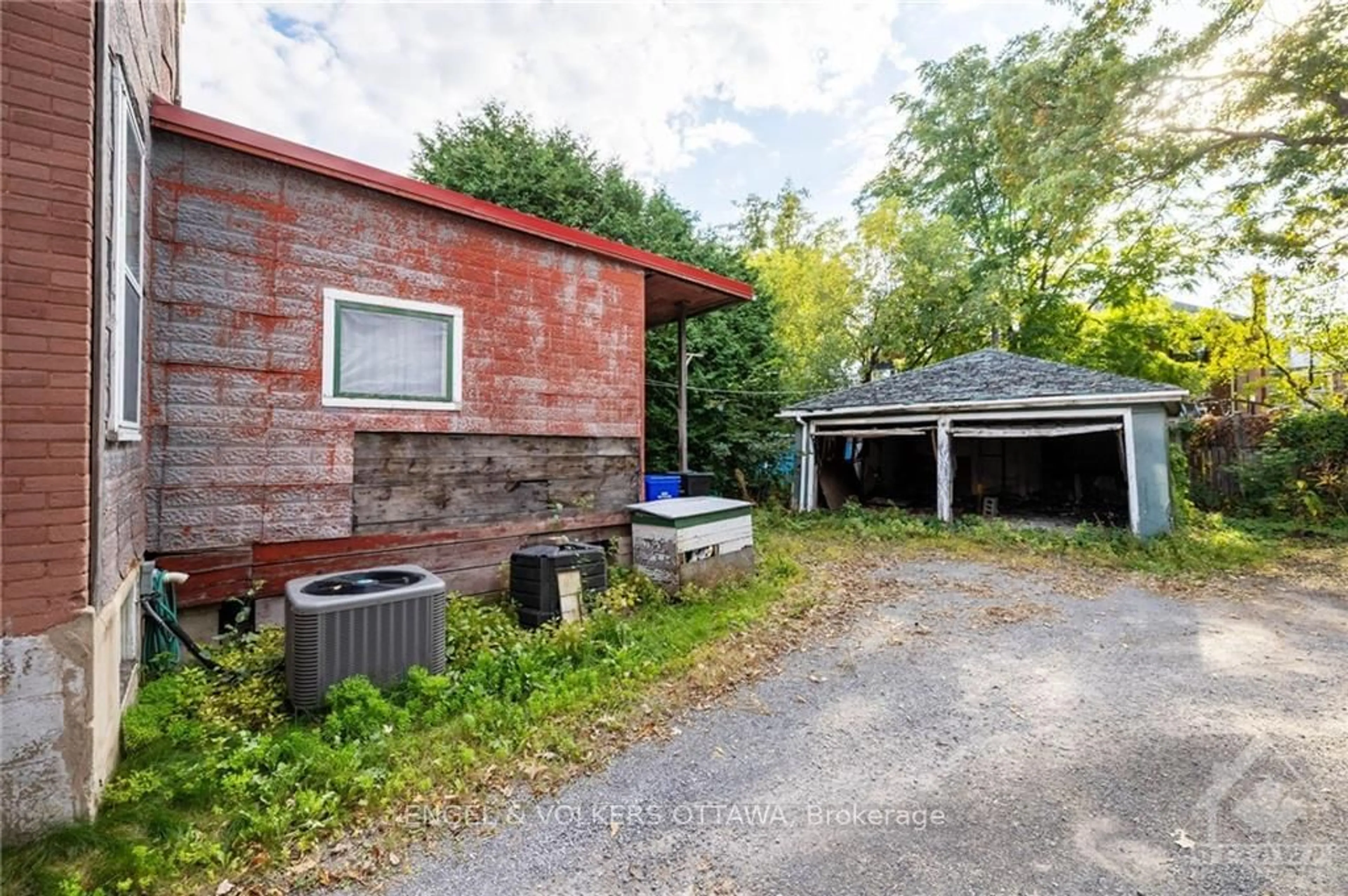 Shed for 100 HAMILTON Ave, Tunneys Pasture and Ottawa West Ontario K1Y 1B9