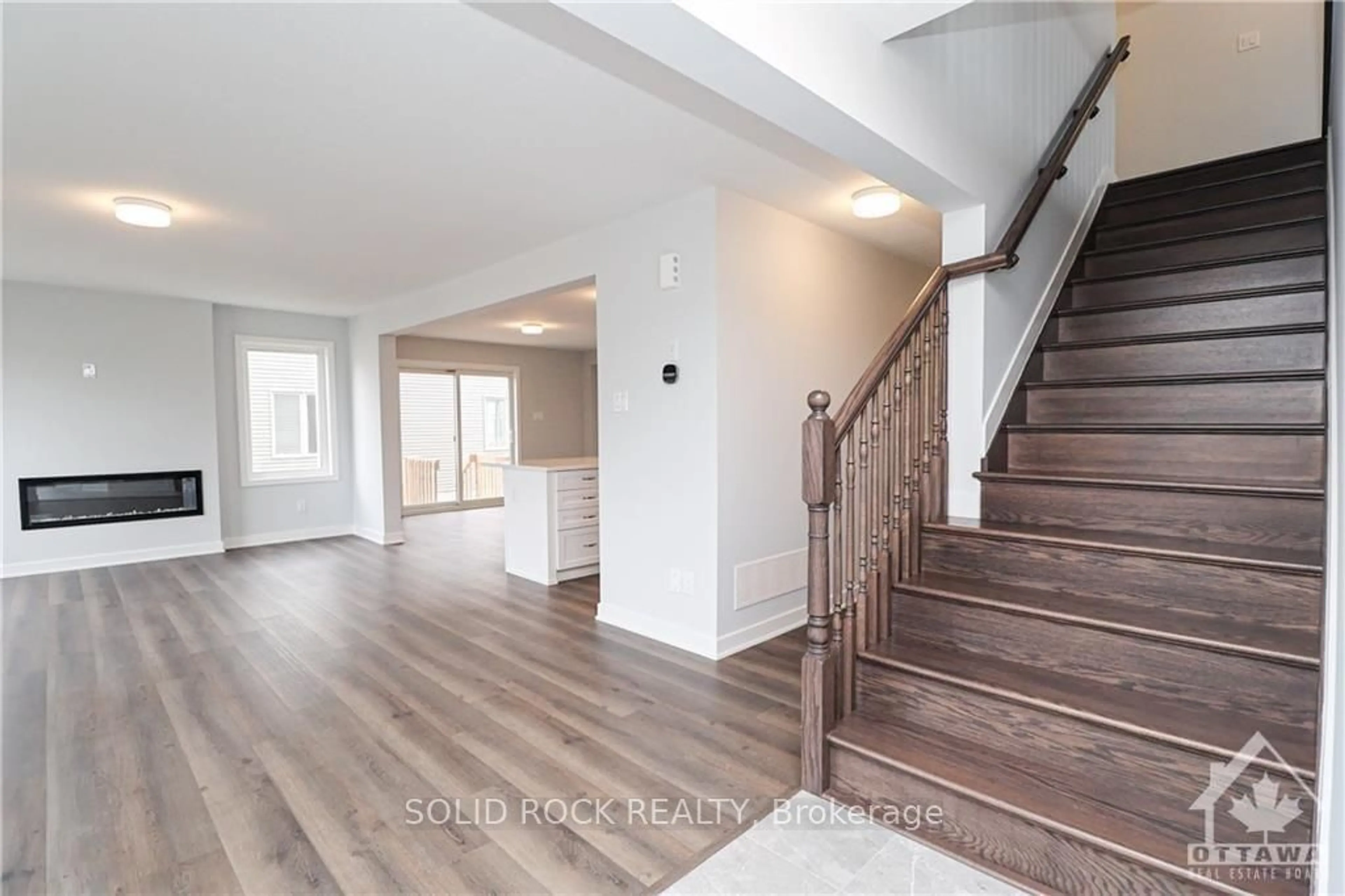 Indoor entryway, wood floors for 320 MEYNELL Rd, Stittsville - Munster - Richmond Ontario K0A 2Z0