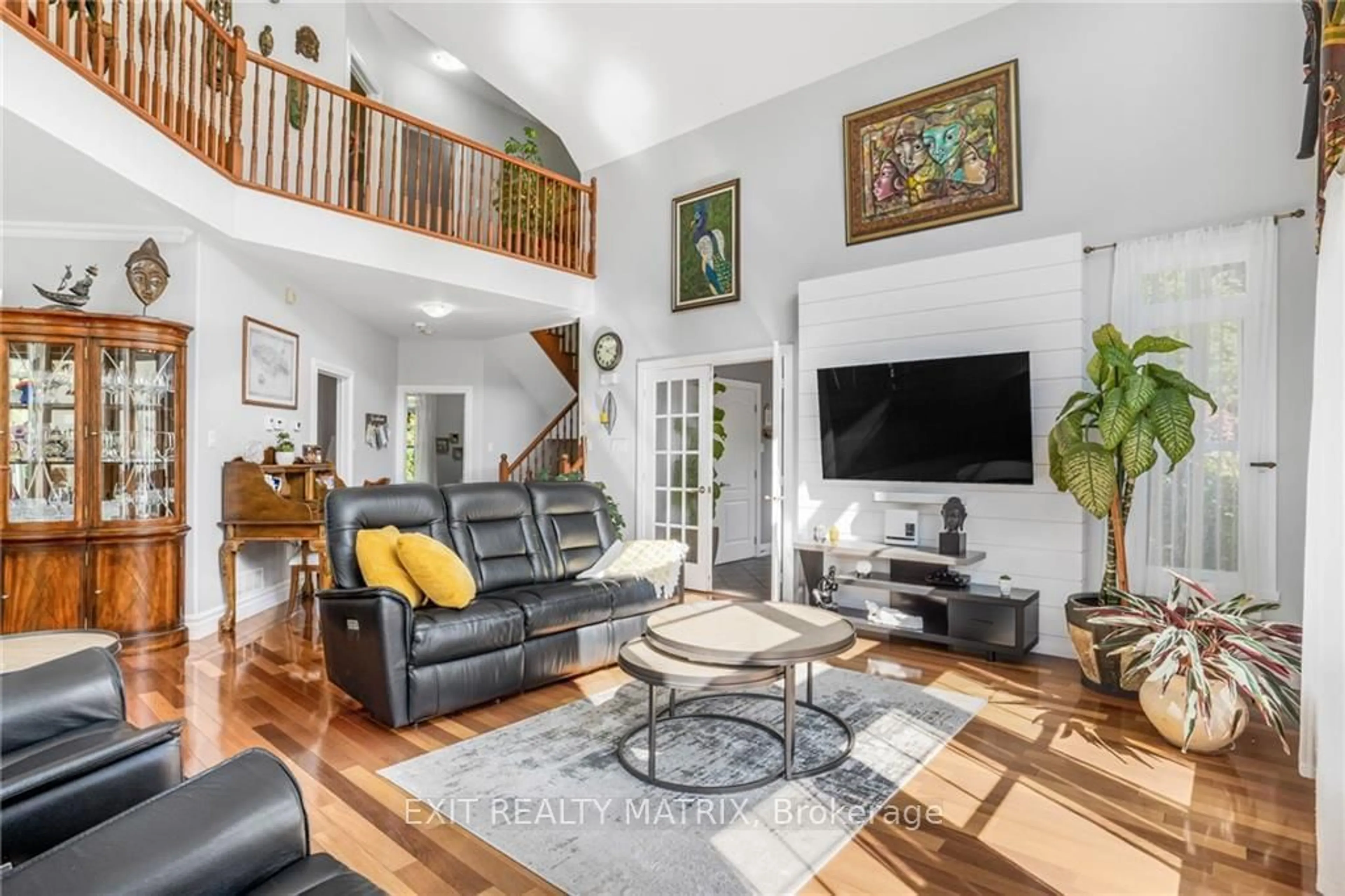 Living room, wood floors for 701 FOX RUN Rd, Champlain Ontario K6A 0G7