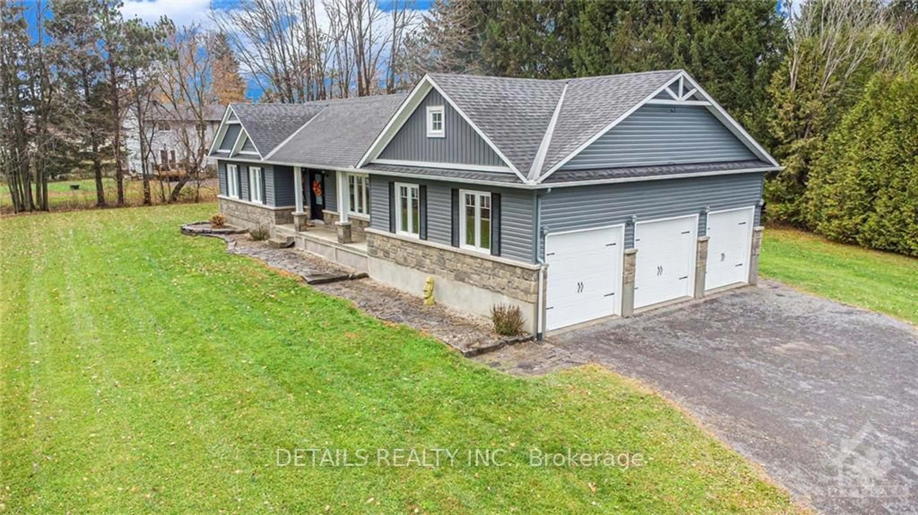 Frontside or backside of a home, cottage for 1975 KINGSLEY St, Clarence-Rockland Ontario K0A 1E0