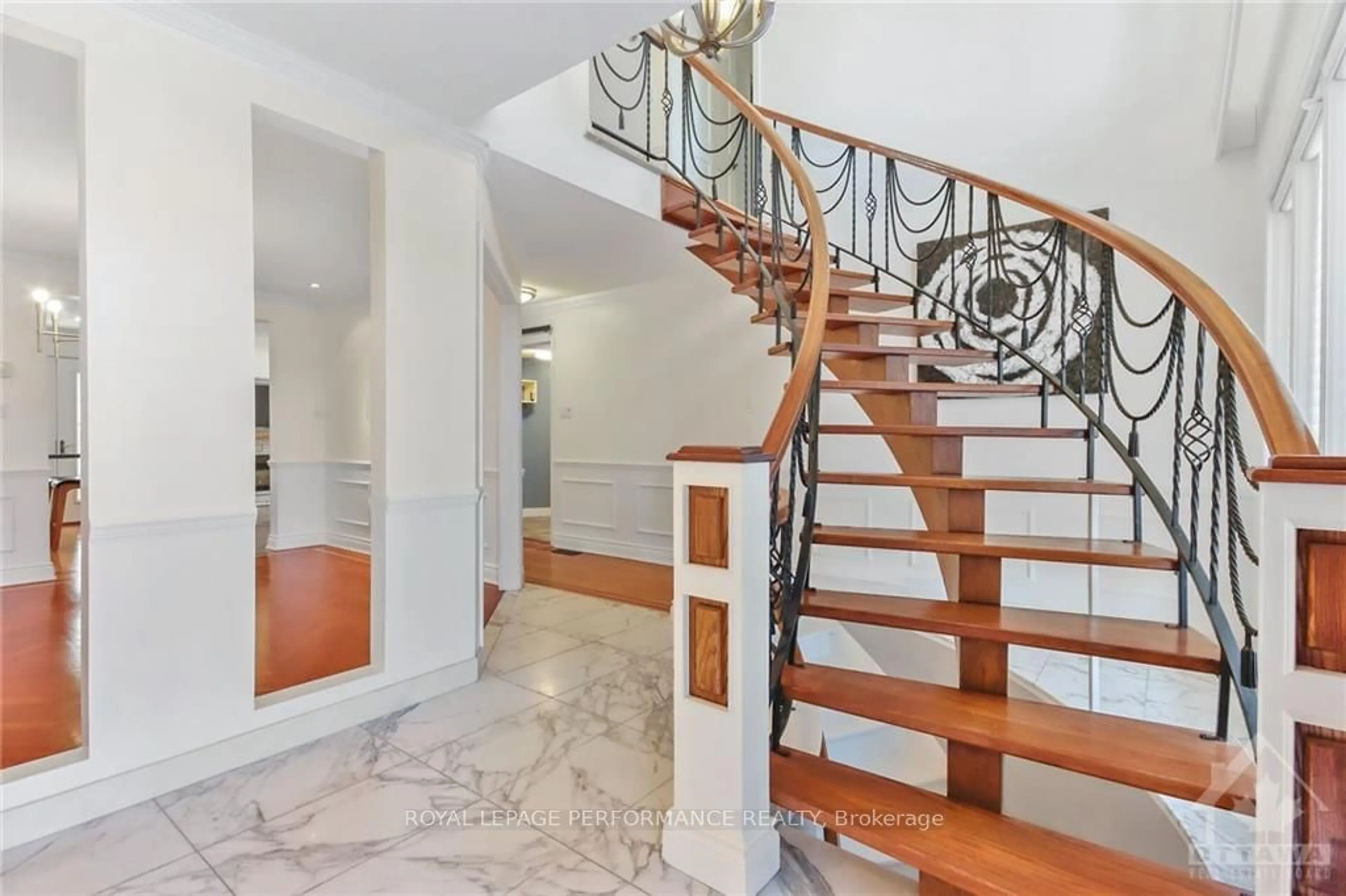 Indoor foyer, wood floors for 1664 ST BARBARA St, Blossom Park - Airport and Area Ontario K1T 1L9