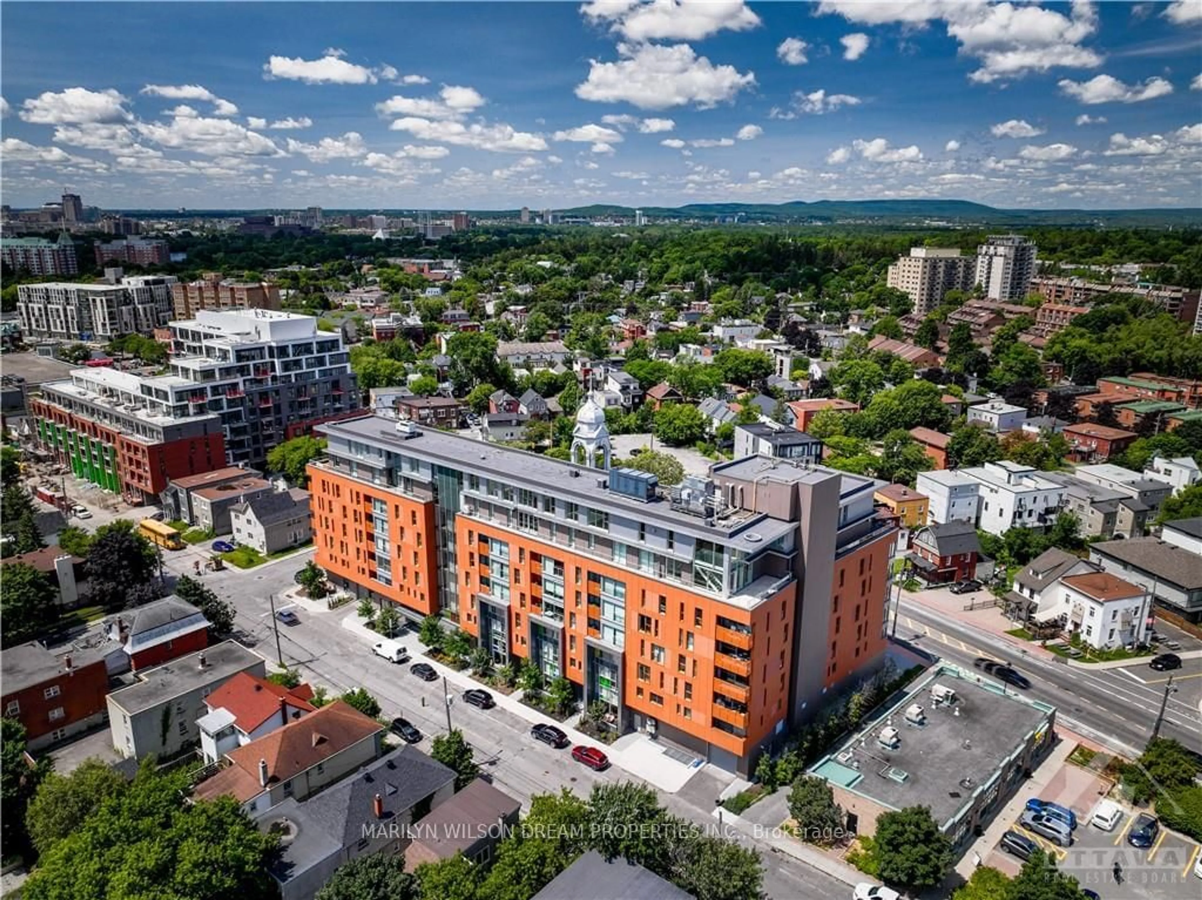 A pic from exterior of the house or condo, the view of city buildings for 135 BARRETTE St #307, Vanier and Kingsview Park Ontario K1L 7Z9