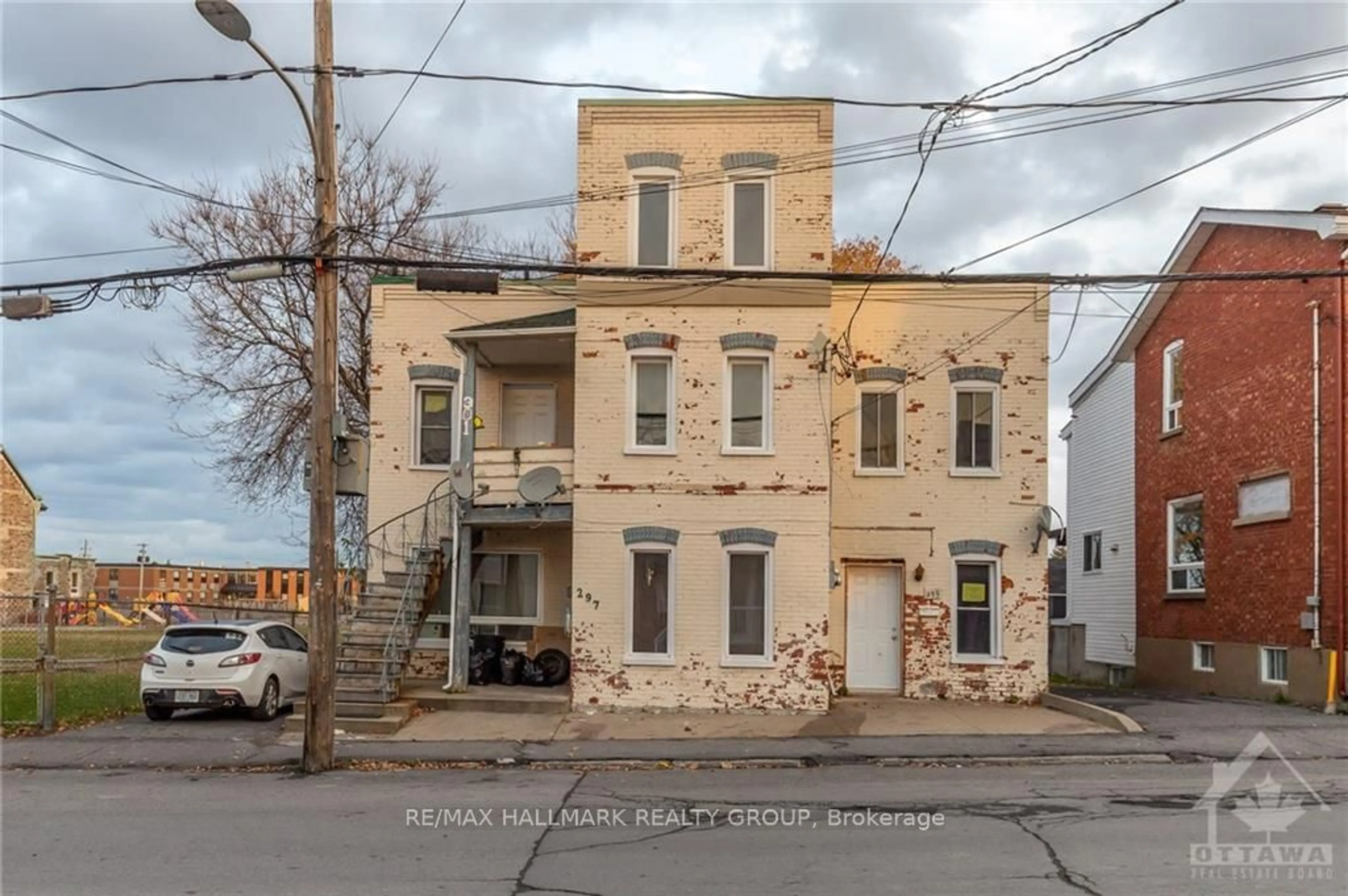 A pic from exterior of the house or condo, the front or back of building for 297-301 WILLIAM St, Hawkesbury Ontario K6A 1X2